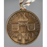 Medaille Olympiastadt Innsbruck XII. Olympische Winterspiele 1976, Gelbguss, D ca. 80 mm,