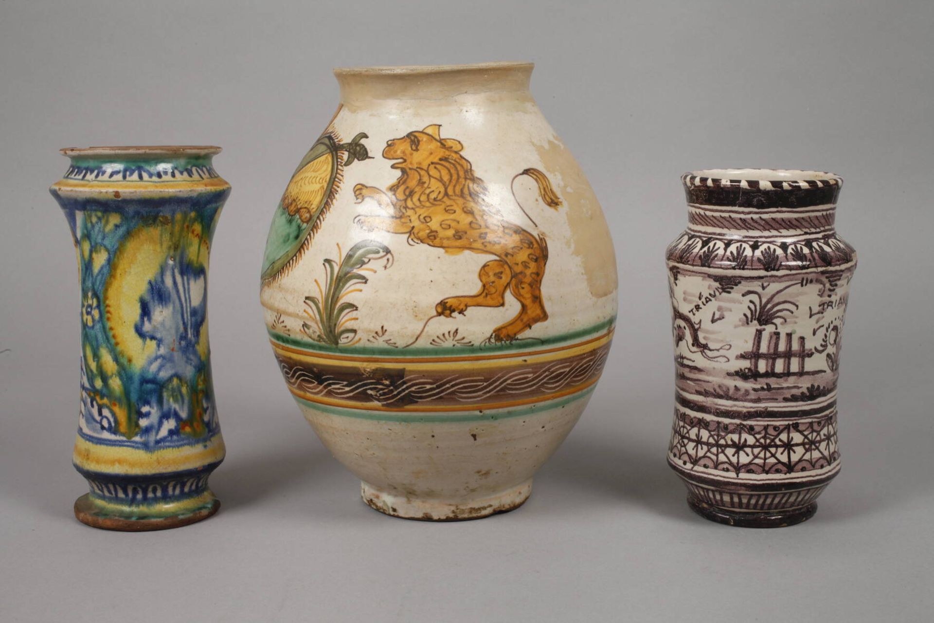 Zwei Albarellos und eine Vase - Bild 4 aus 5