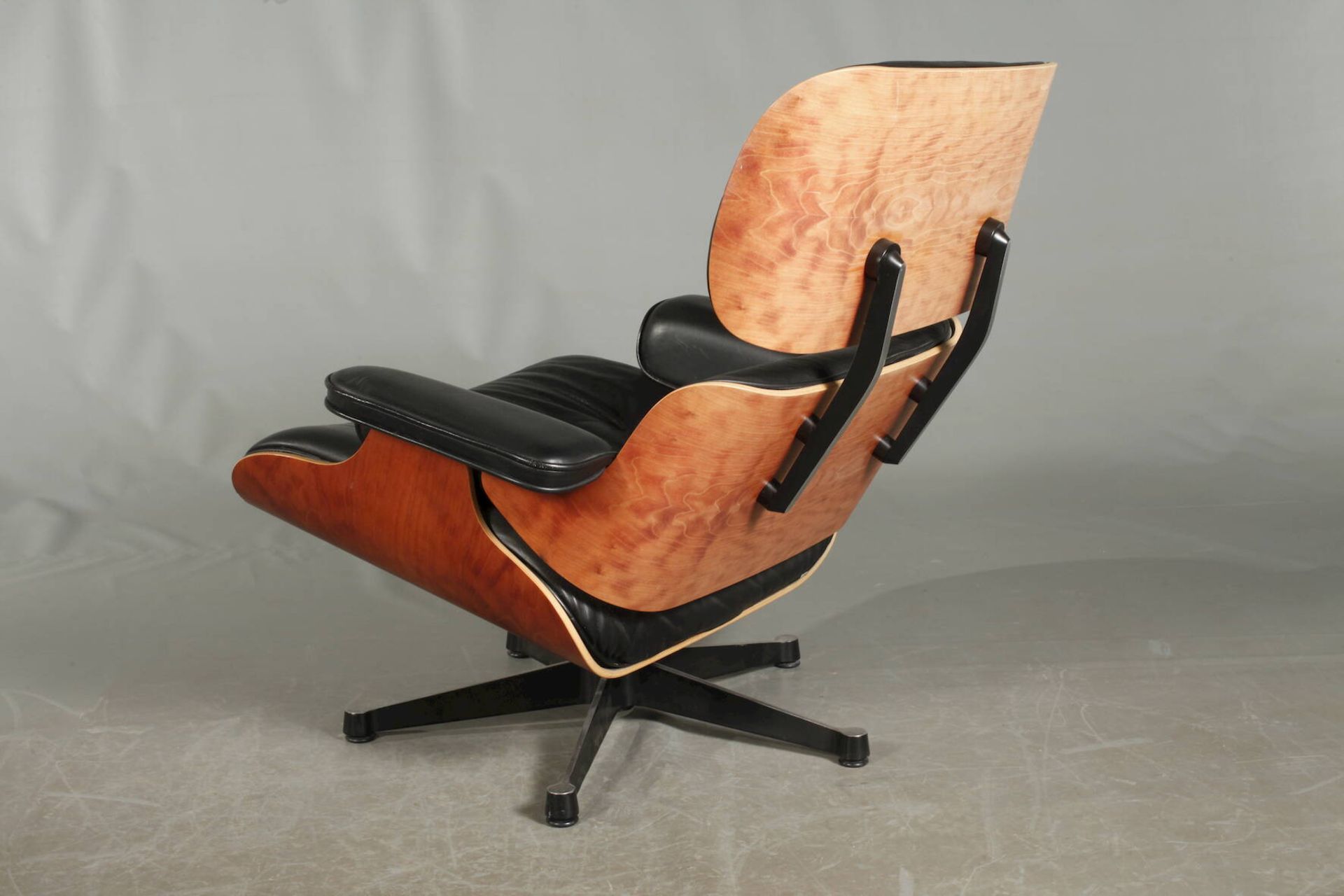 Eames Lounge Chair - Image 3 of 5