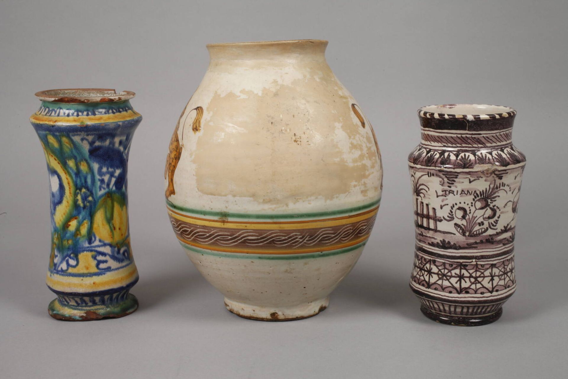 Zwei Albarellos und eine Vase - Bild 5 aus 5