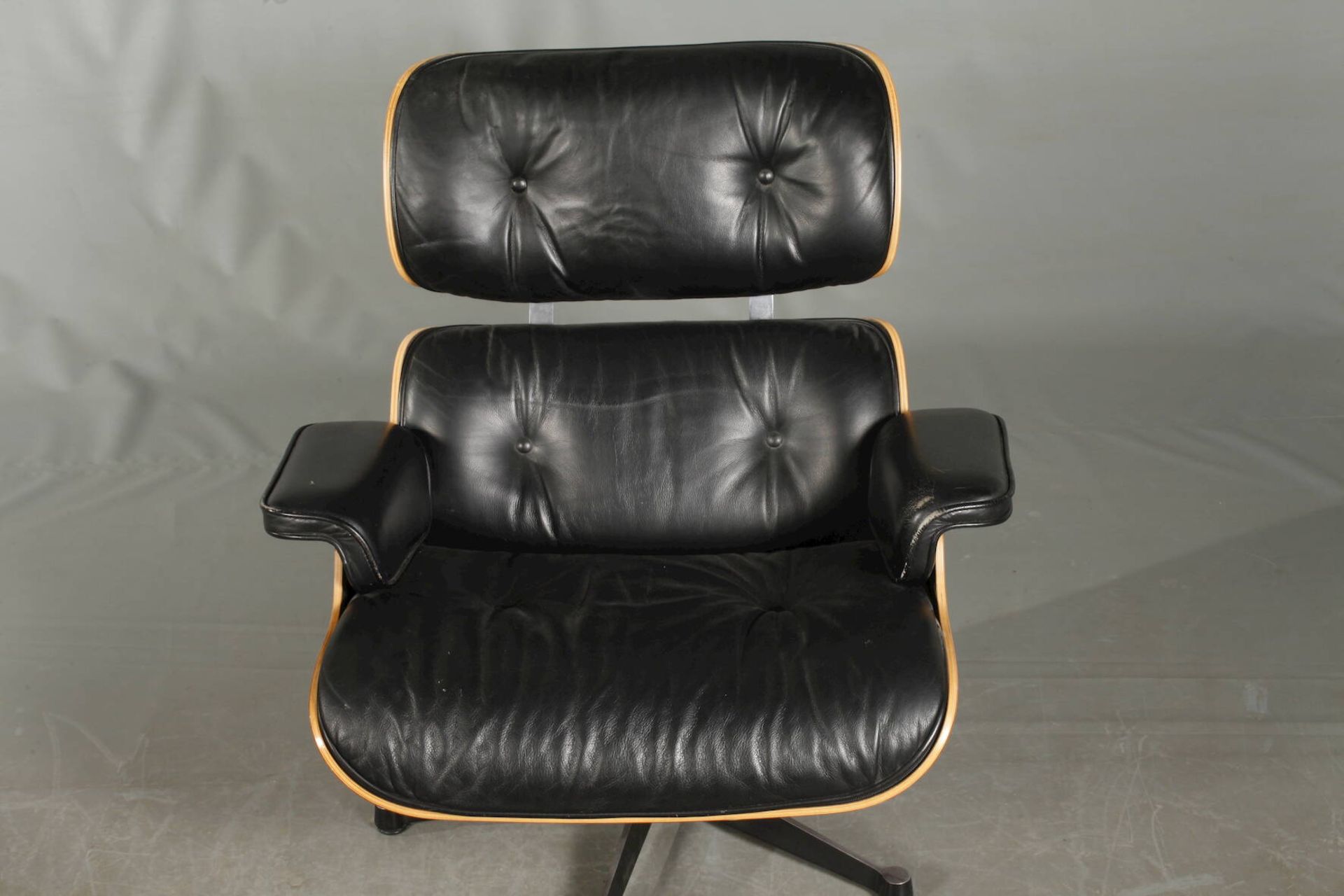 Eames Lounge Chair - Image 2 of 5