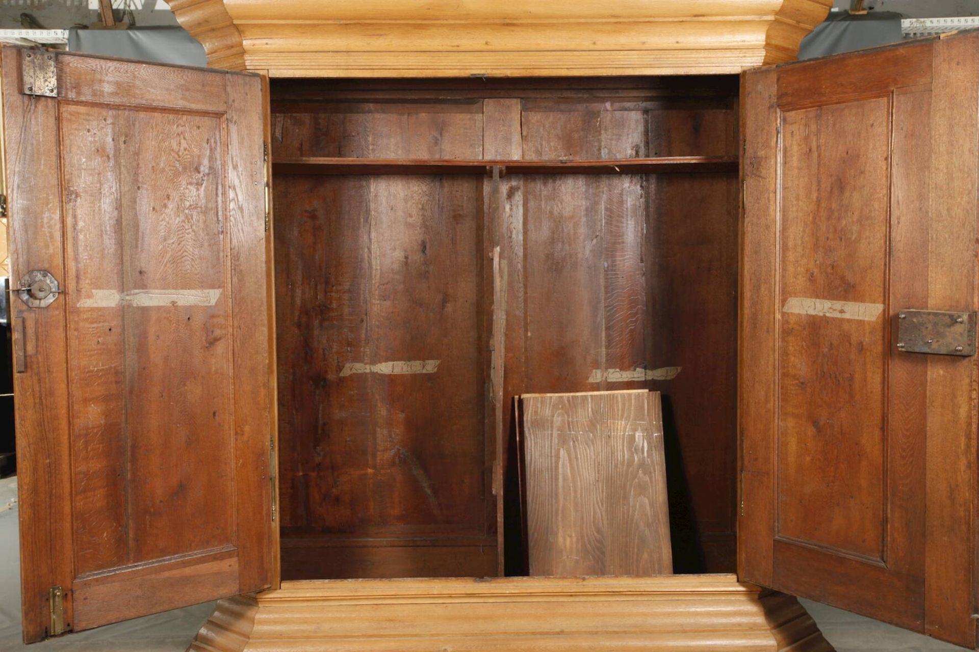 Großer Frankfurter Hallenschrank - Bild 3 aus 8