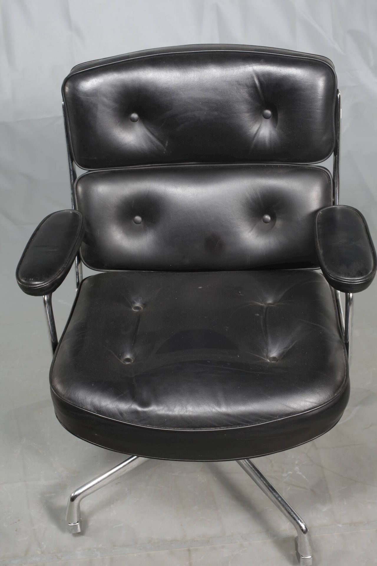 Charles Eames Lobby Chair ES 104, - Image 2 of 5