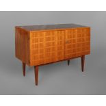 Kleines Sideboard