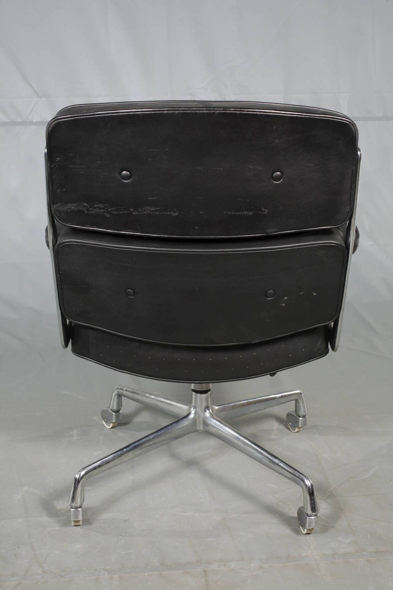 Charles Eames Lobby Chair ES 104, - Image 4 of 5