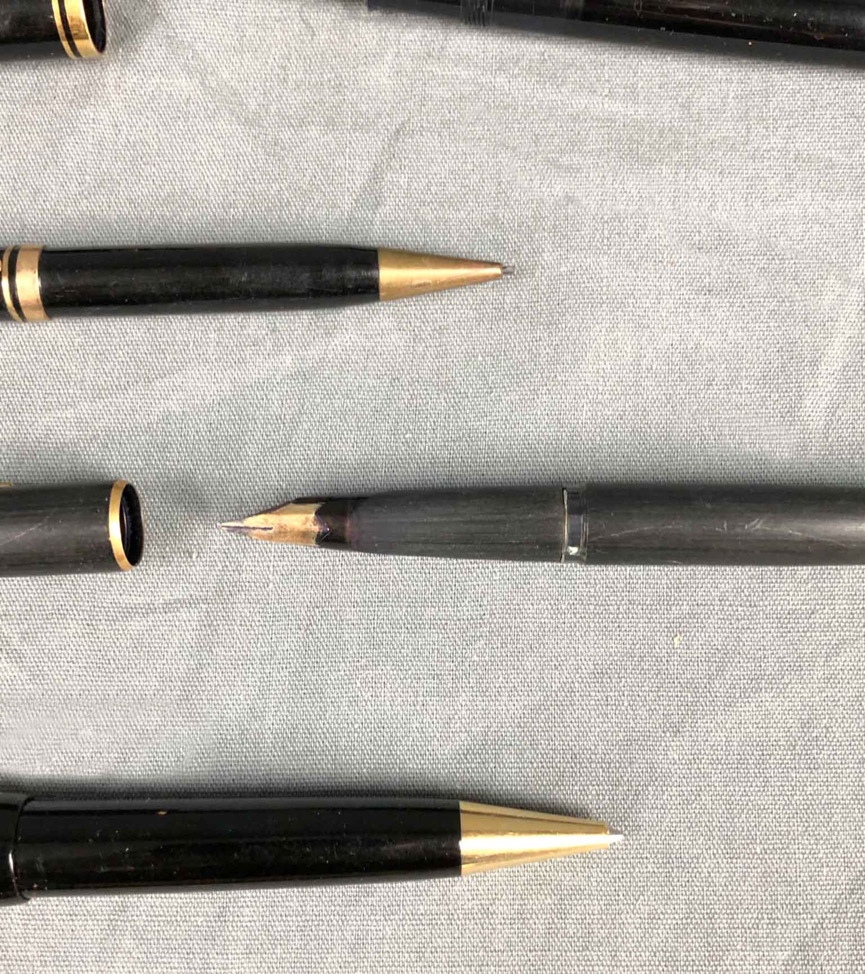 Piston fountain pens, ballpoint pens, some Montblanc, some gold nib. - Image 11 of 25