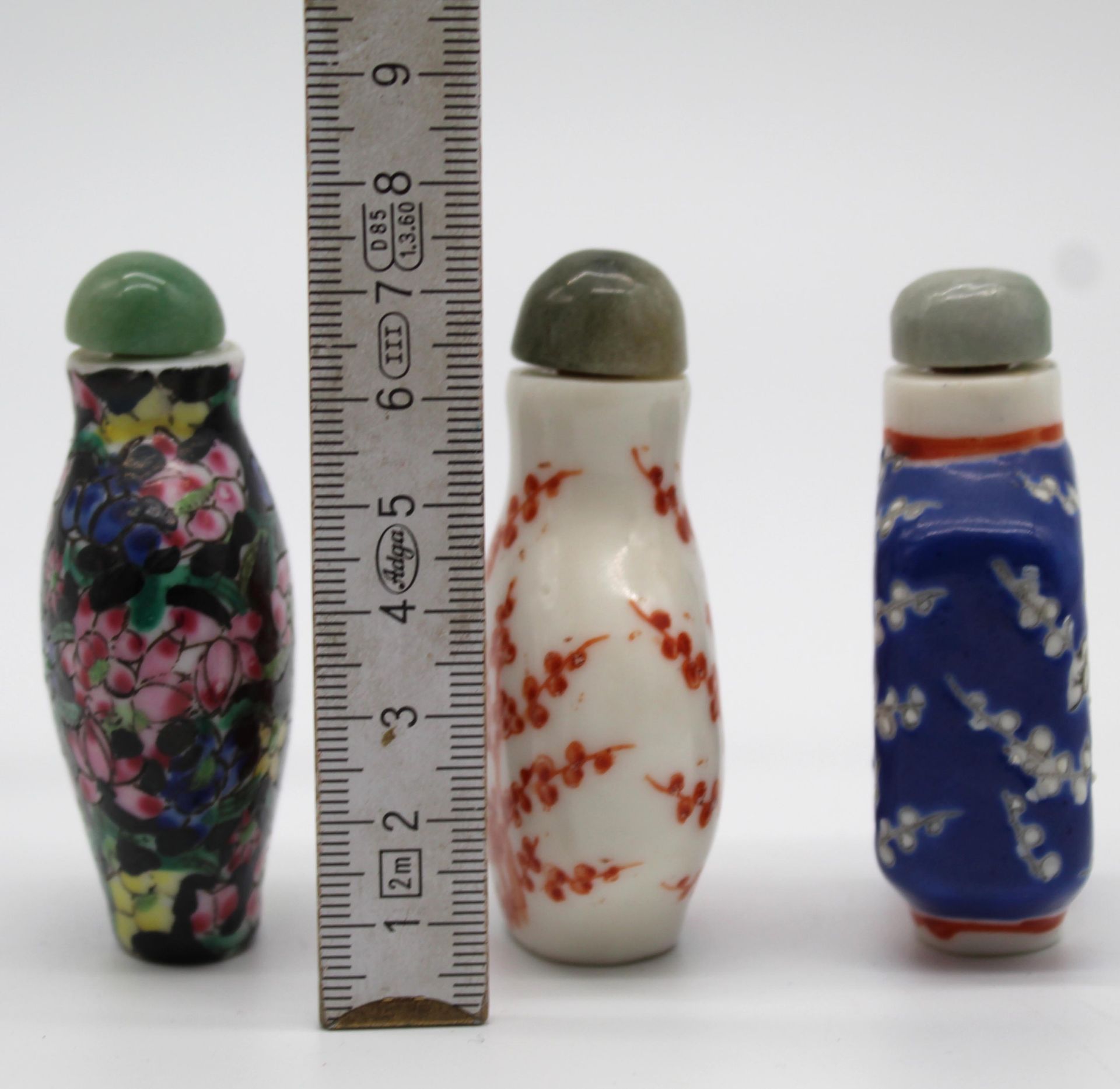 4 snuff bottles. Up to 71 mm high. And textile silk 48 cm x 28 cm Tatsumura. - Bild 3 aus 14