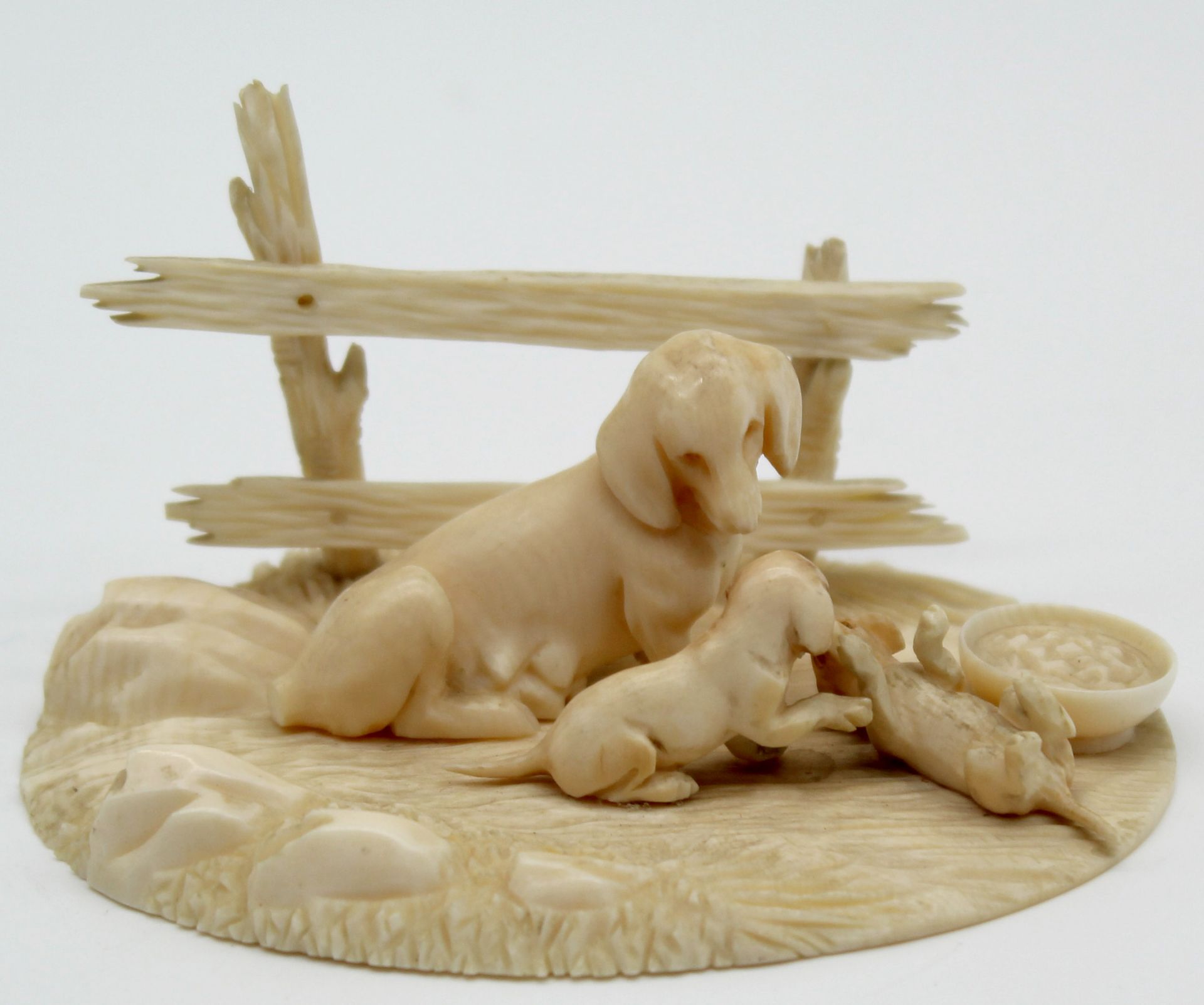 Ivory around 1900. Mother dachshund with 2 puppies. Probably Erbach.