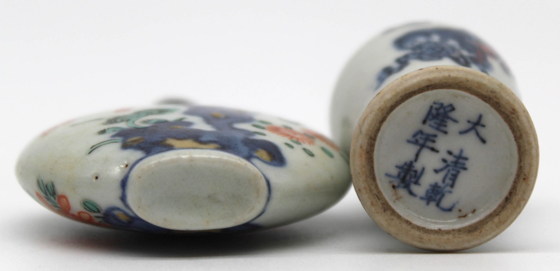 10 porcelain snuff bottles / dispeners. Probably China old. - Image 24 of 31