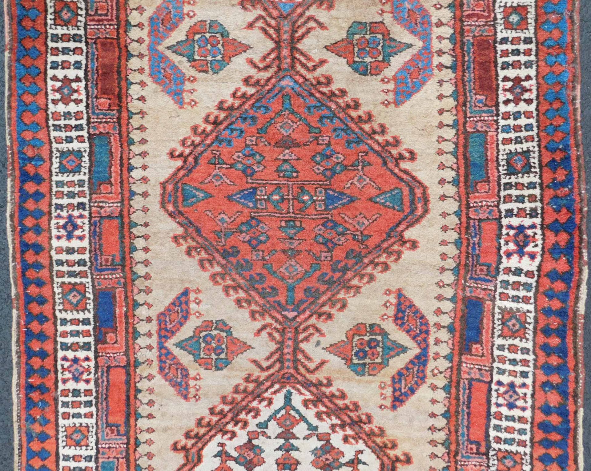 Meshkin Persian carpet. Gallery. Iran. Around 80 - 120 years old. - Bild 4 aus 6