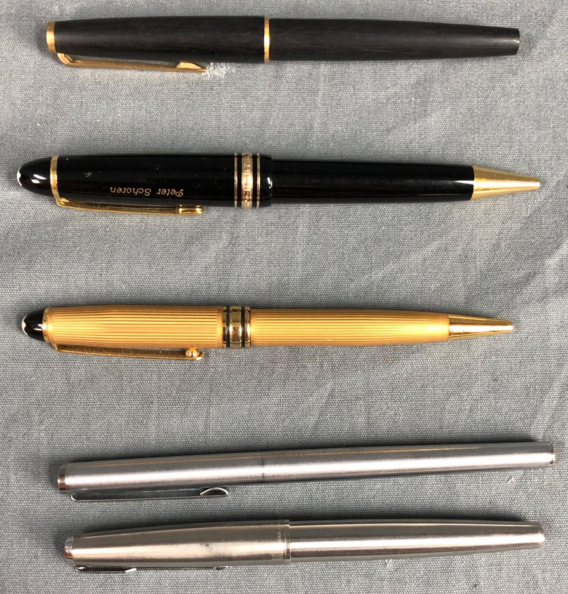 Piston fountain pens, ballpoint pens, some Montblanc, some gold nib. - Image 23 of 25