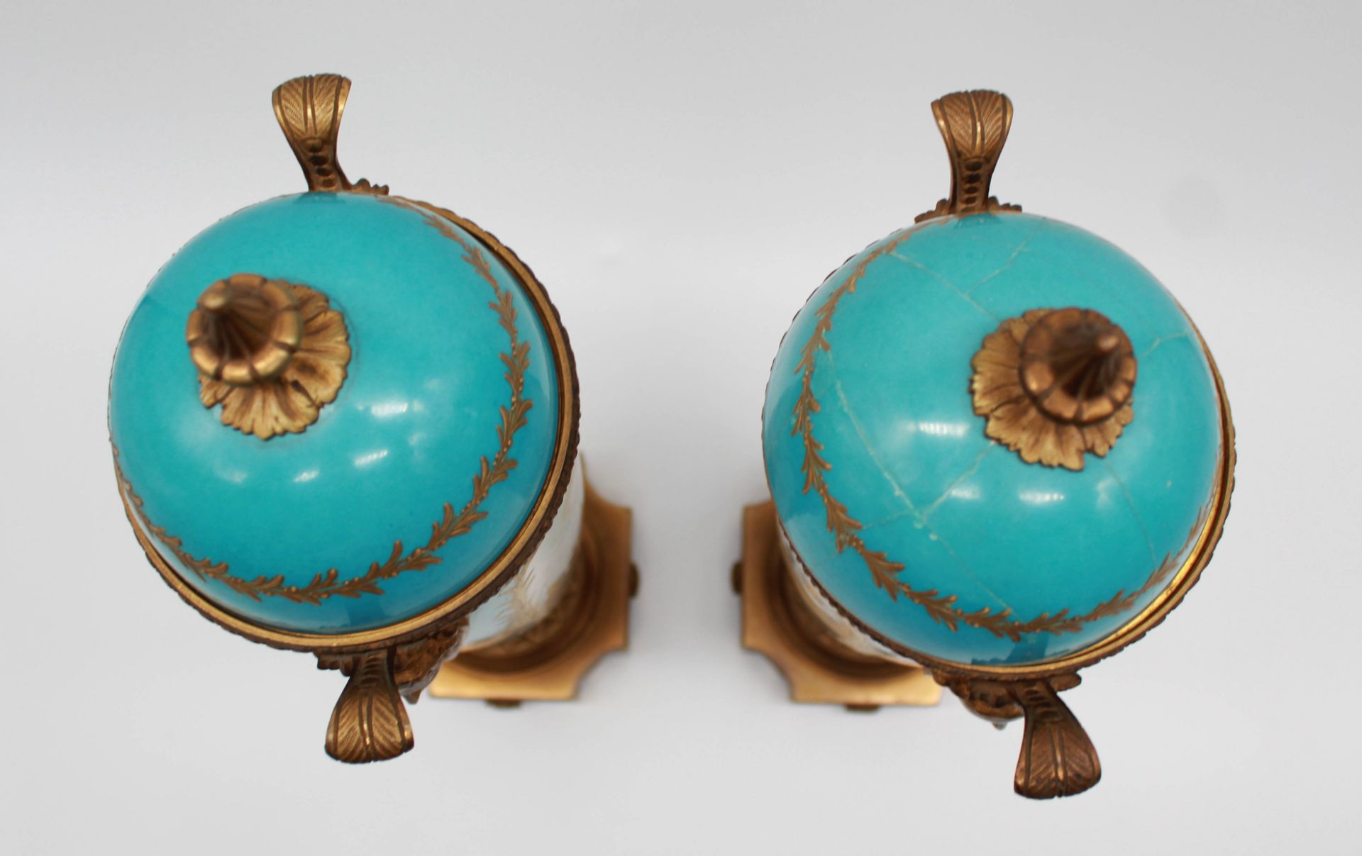 Two lidded cups around 1900. Porcelain. With "bronze dore" mounts. - Image 8 of 12