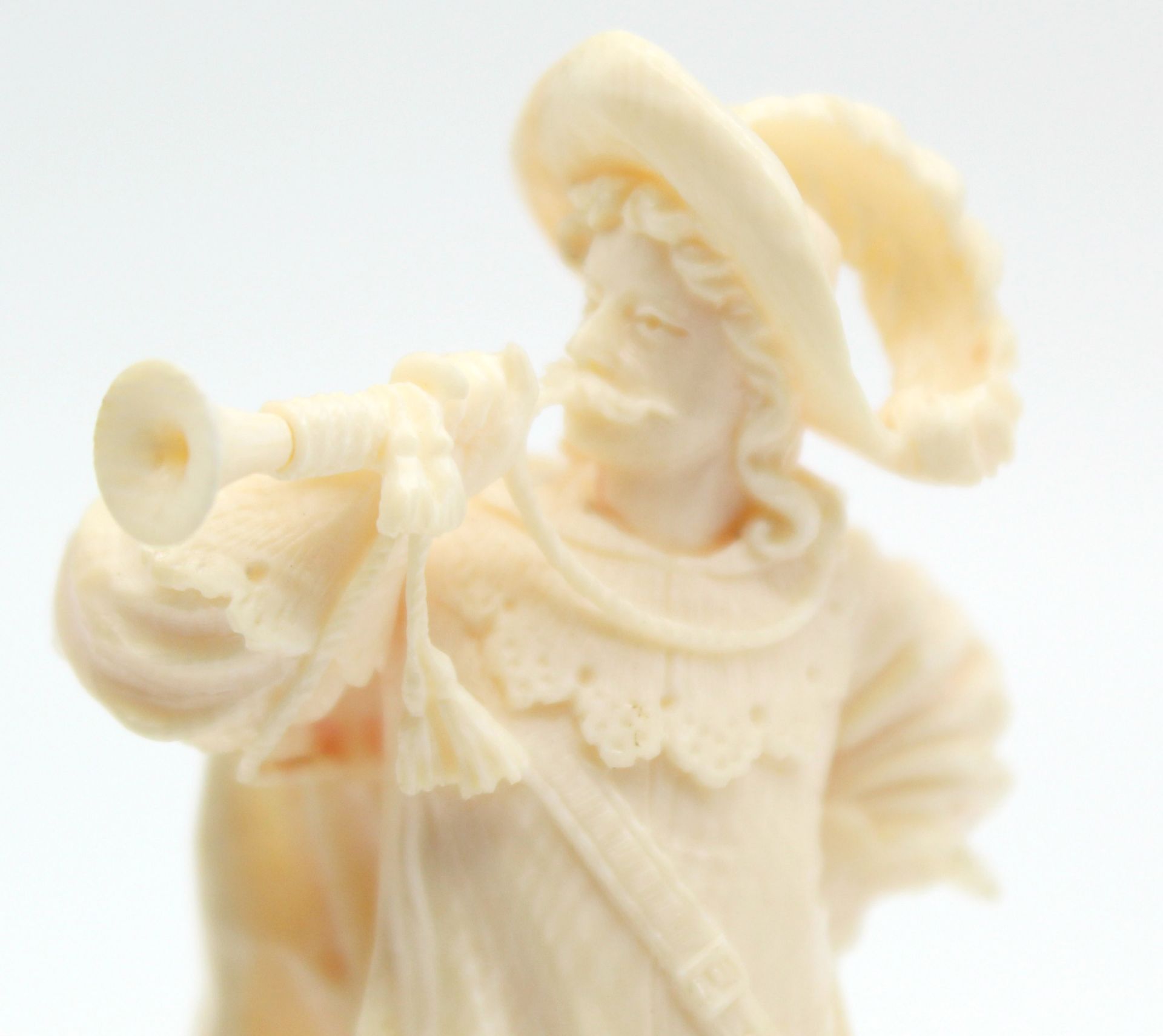 2 figures, ivory around 1900. Probably Erbach. Herald? - Image 13 of 13