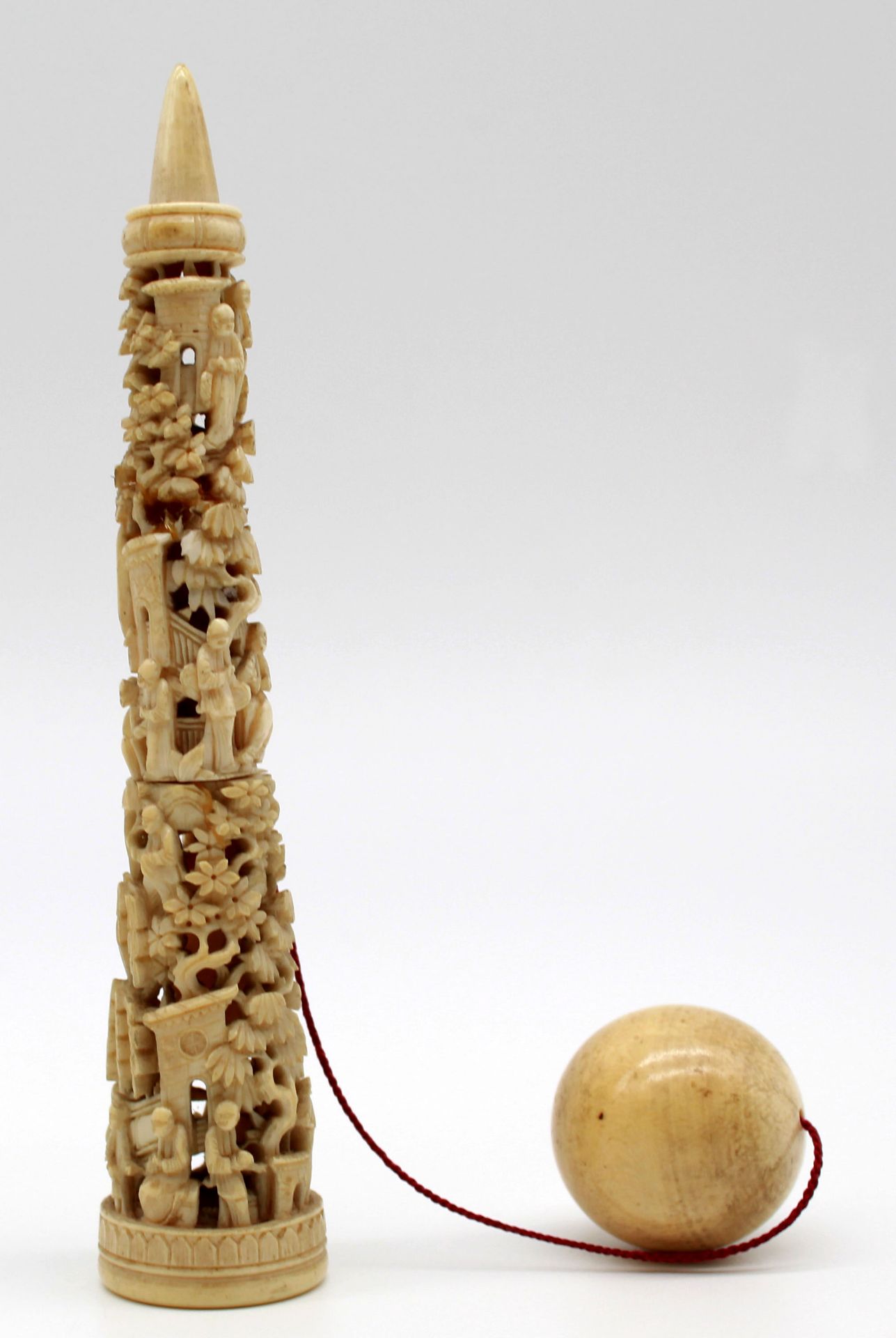 3 carved objects, probably ivory 18th / 19th century. - Bild 2 aus 13