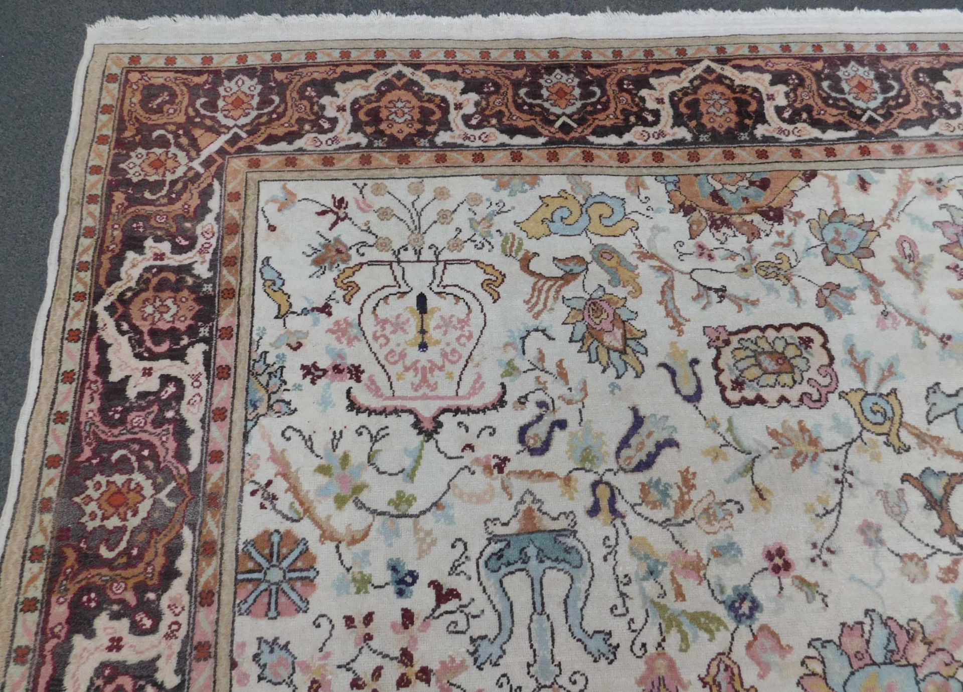 Borlu carpet. Turkey. Around 80 - 100 years old. - Bild 6 aus 9