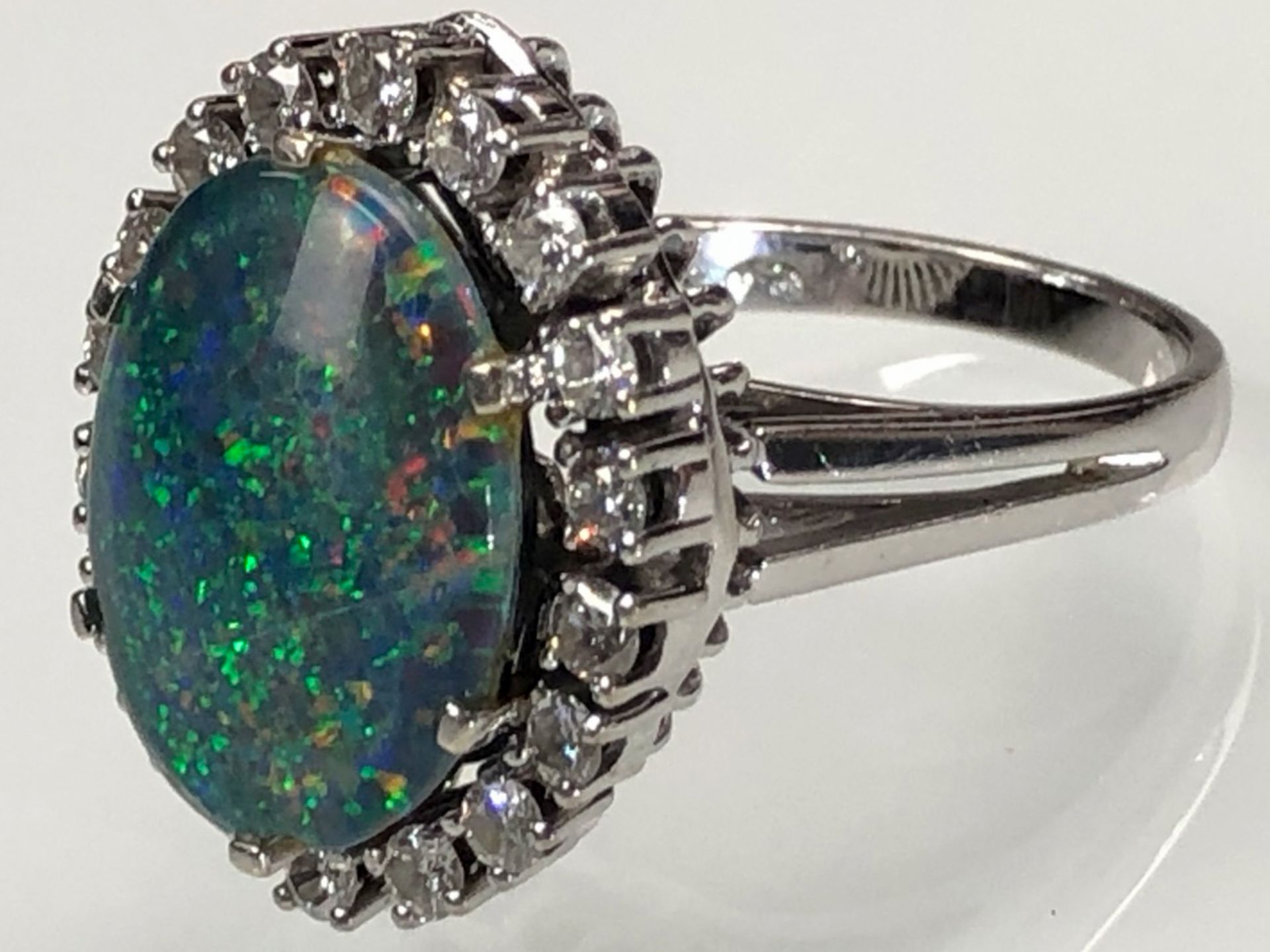 Ring in white gold 585. Opal. With 18 diamonds. - Image 6 of 9