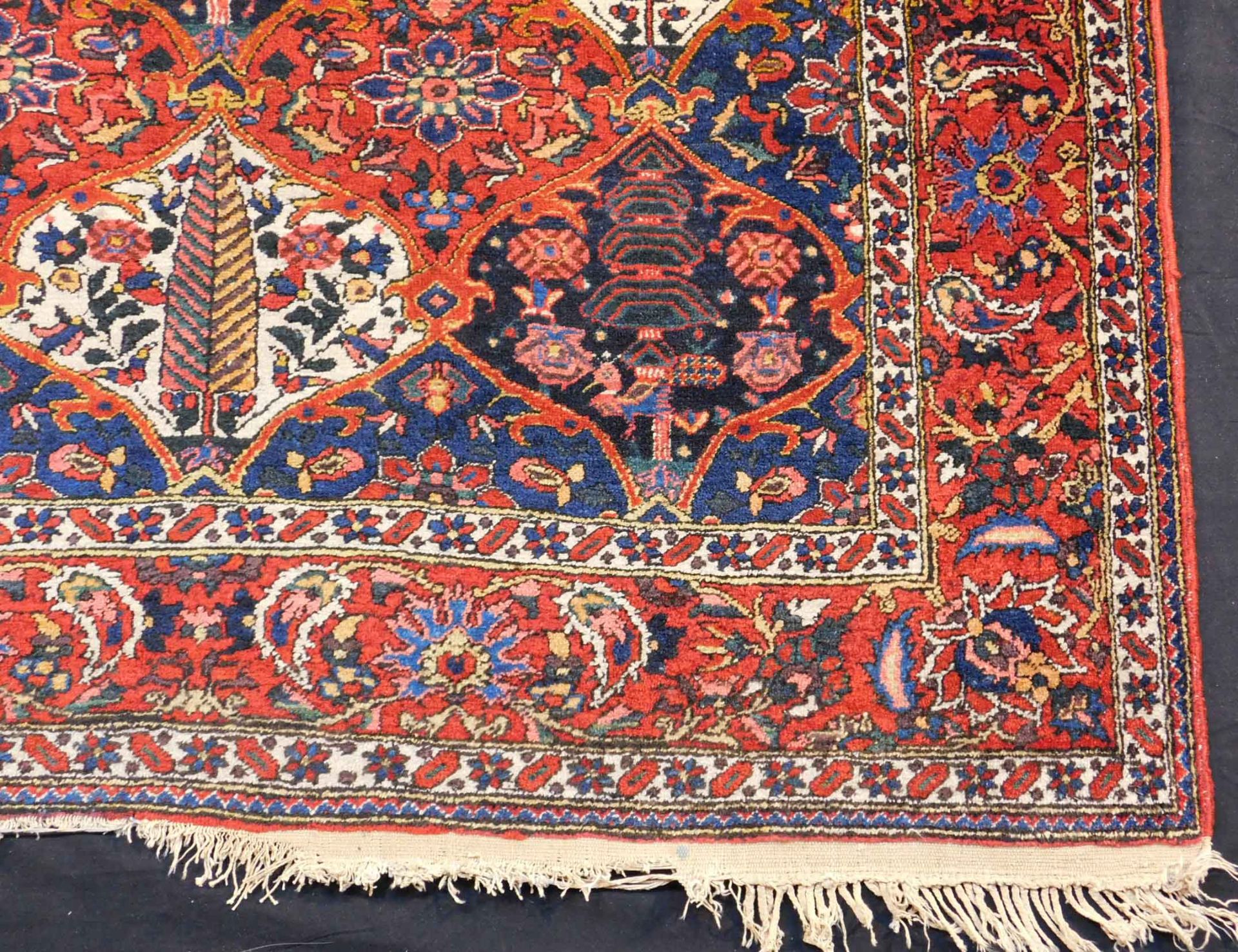 Bakhtiar Persian carpet. Field carpet. Iran. Around 80 - 100 years old. - Bild 3 aus 8