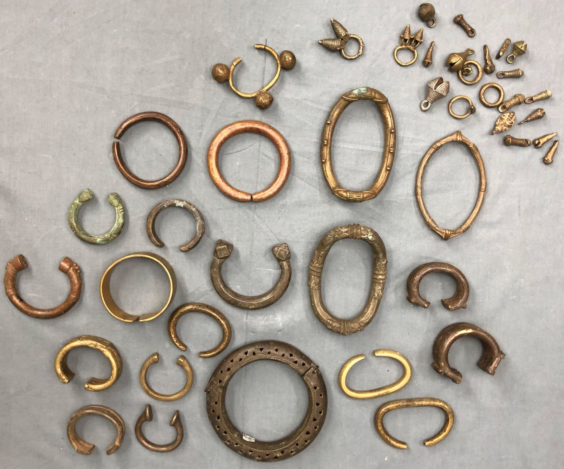 Collection hoops, bracelets, metal, brass also bronze? - Image 5 of 18