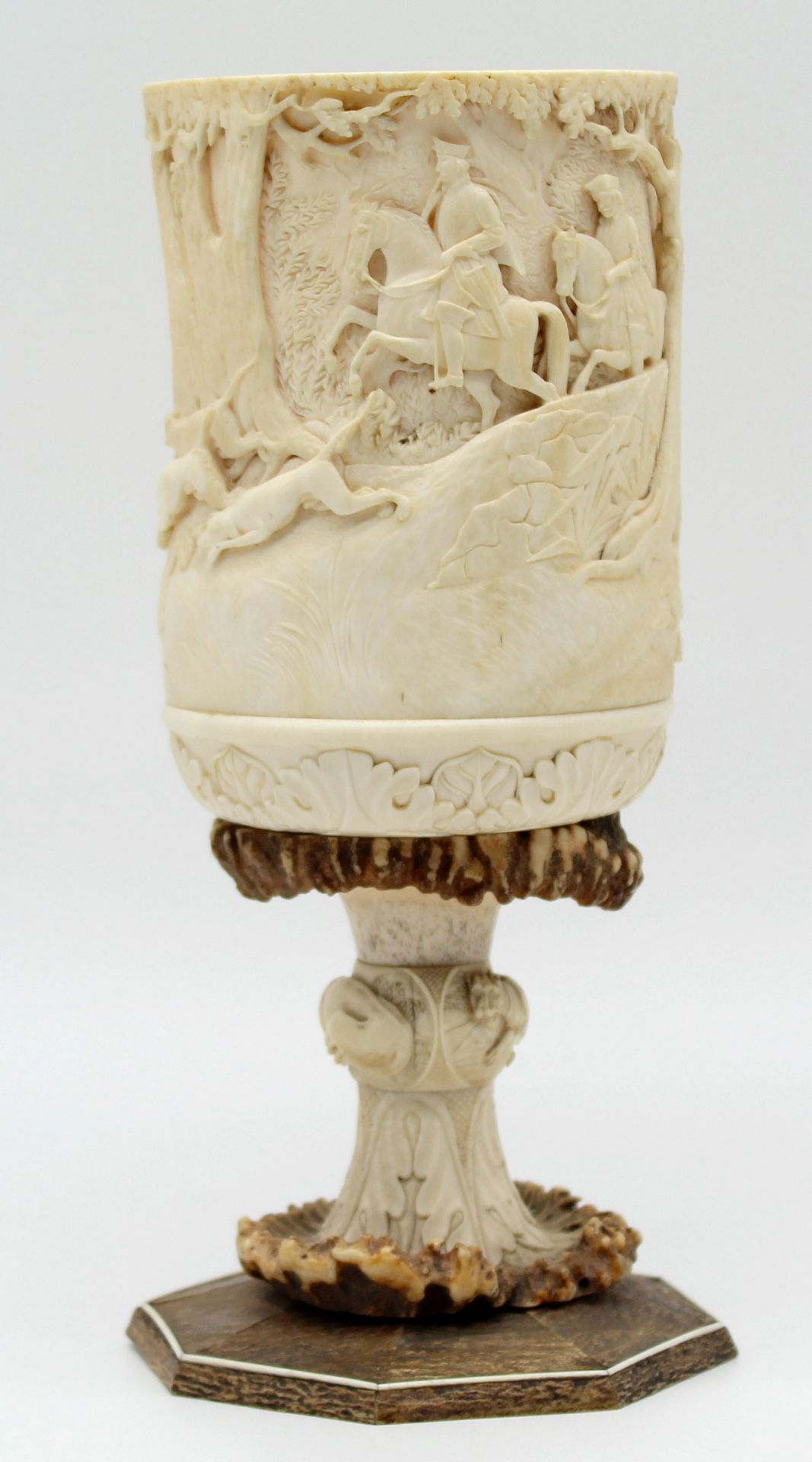 Ivory and stag horn around 1900. Probably Erbach. Hunting trophy.