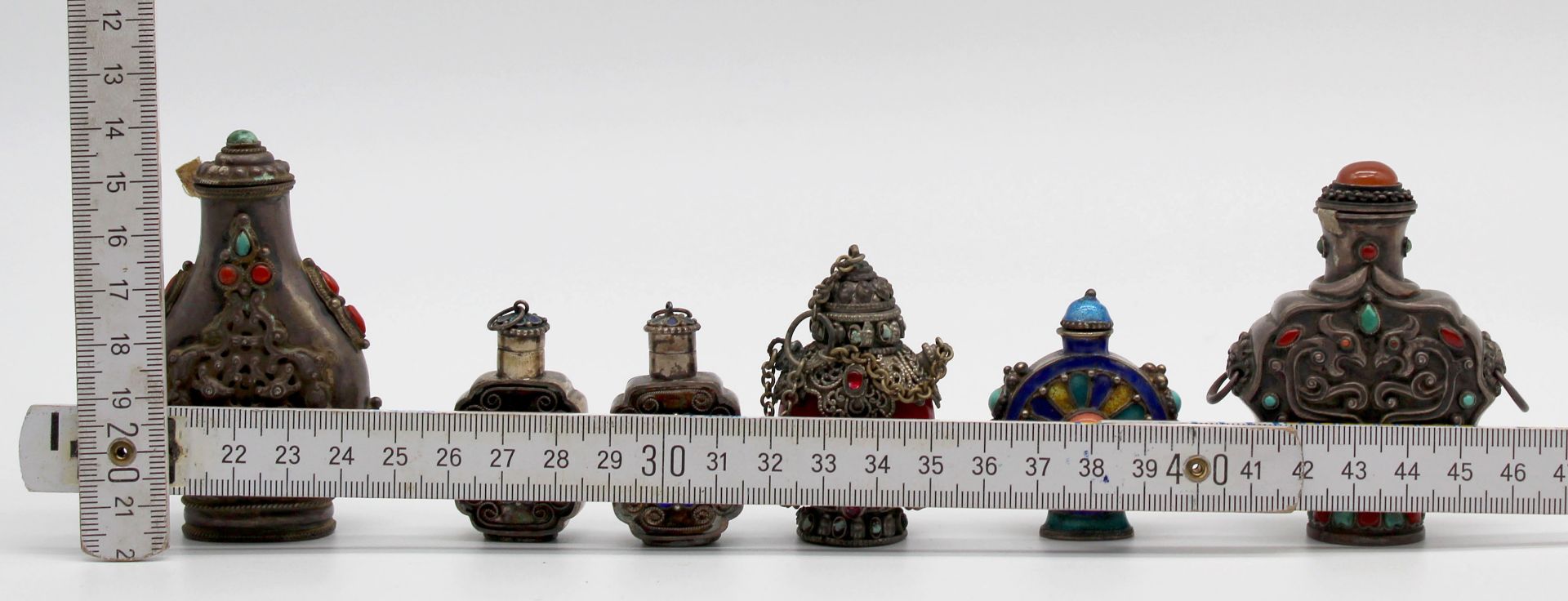 6 Snuff Bottles. Probably China / Tibet old. - Bild 7 aus 10