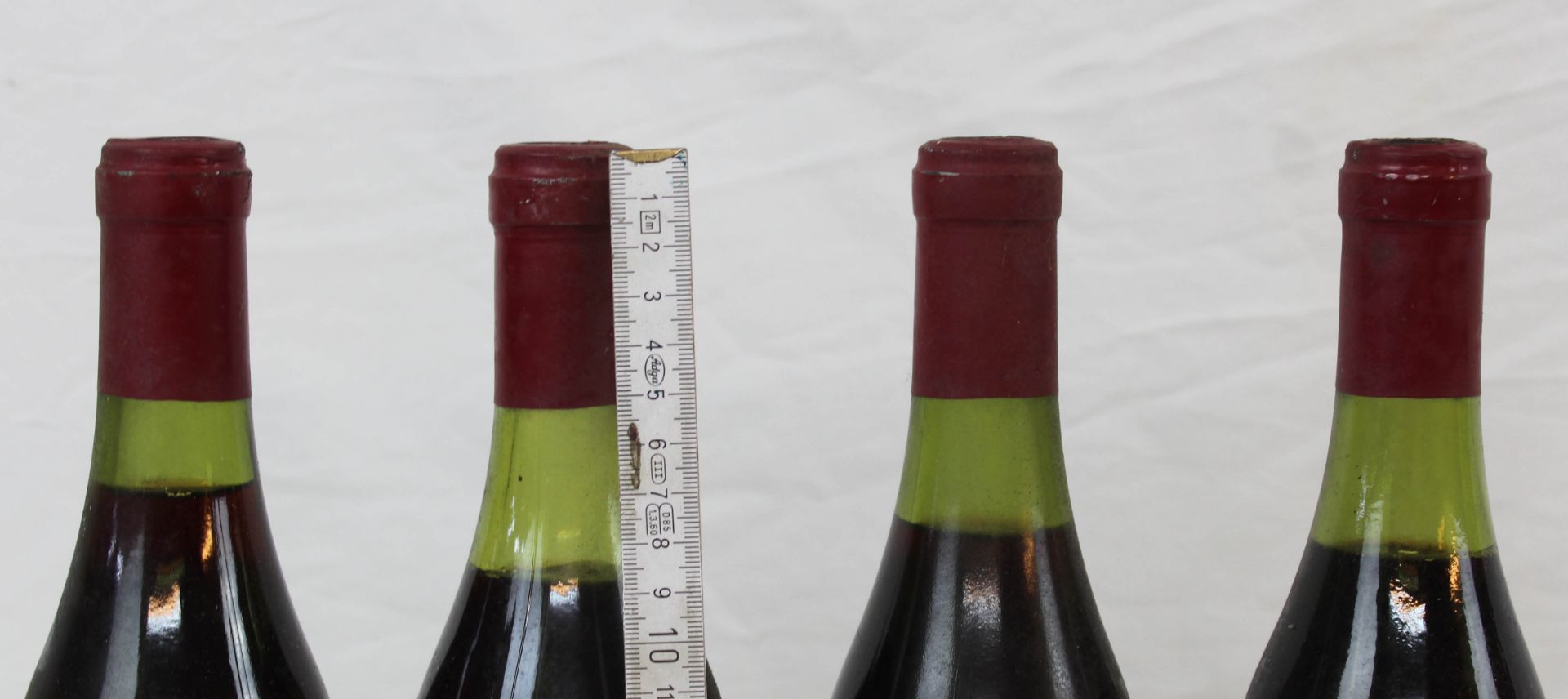 1982 Savigny les Beaune AC. Louis Latour. 12 whole bottles of 75 cl. - Image 5 of 15