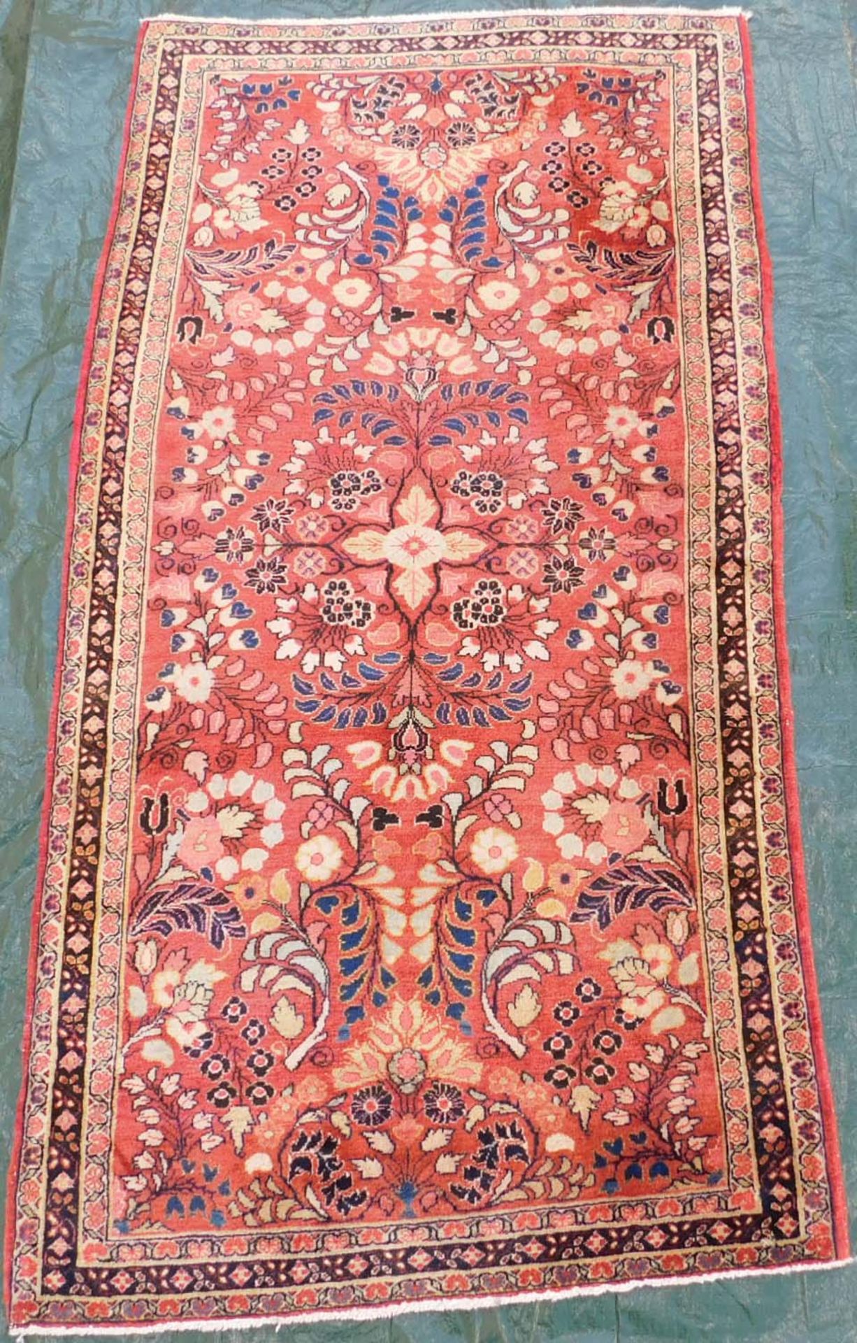 Mohajaran Saruk Persian carpet. Iran, about 80 - 110 years old.