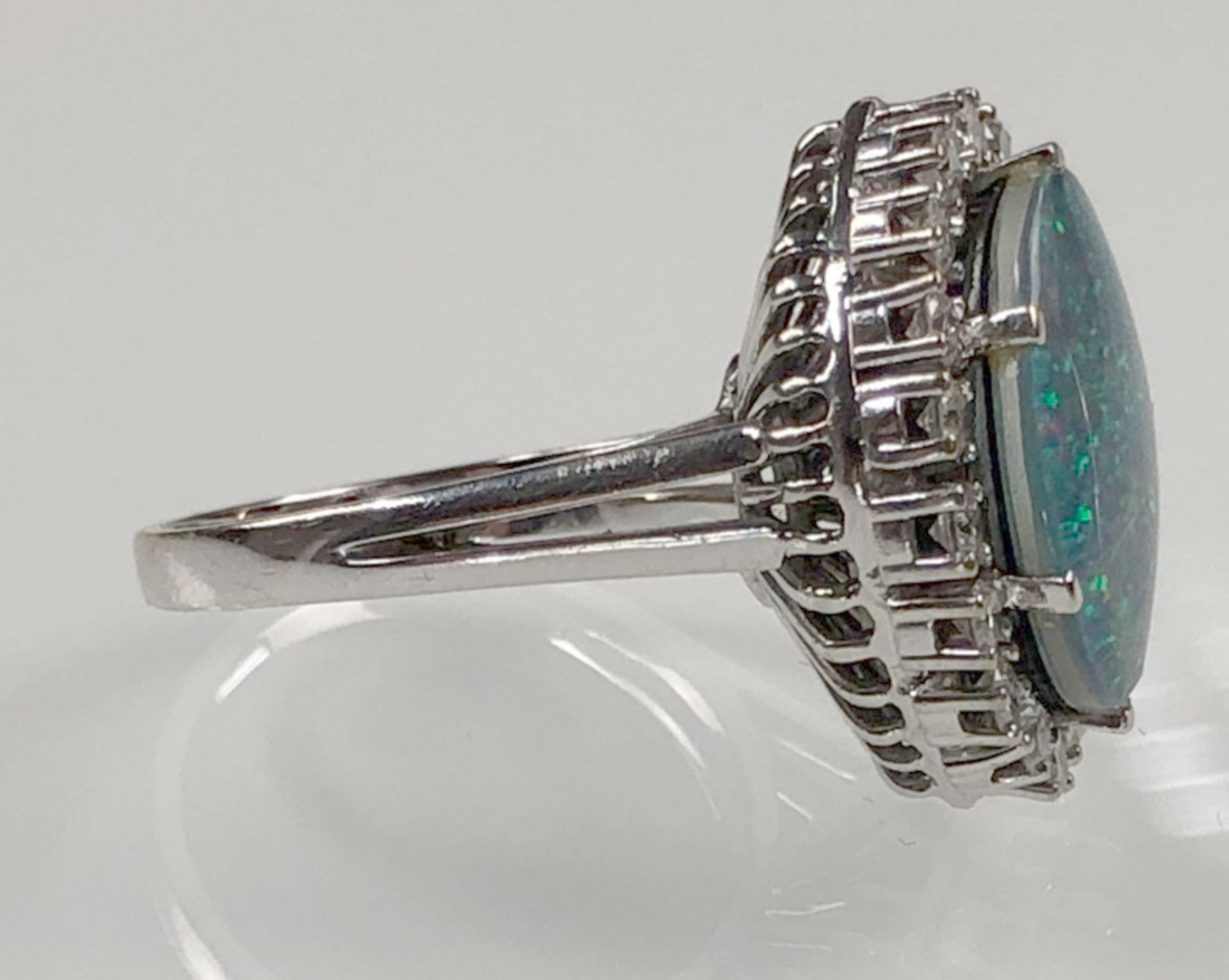 Ring in white gold 585. Opal. With 18 diamonds. - Image 2 of 9