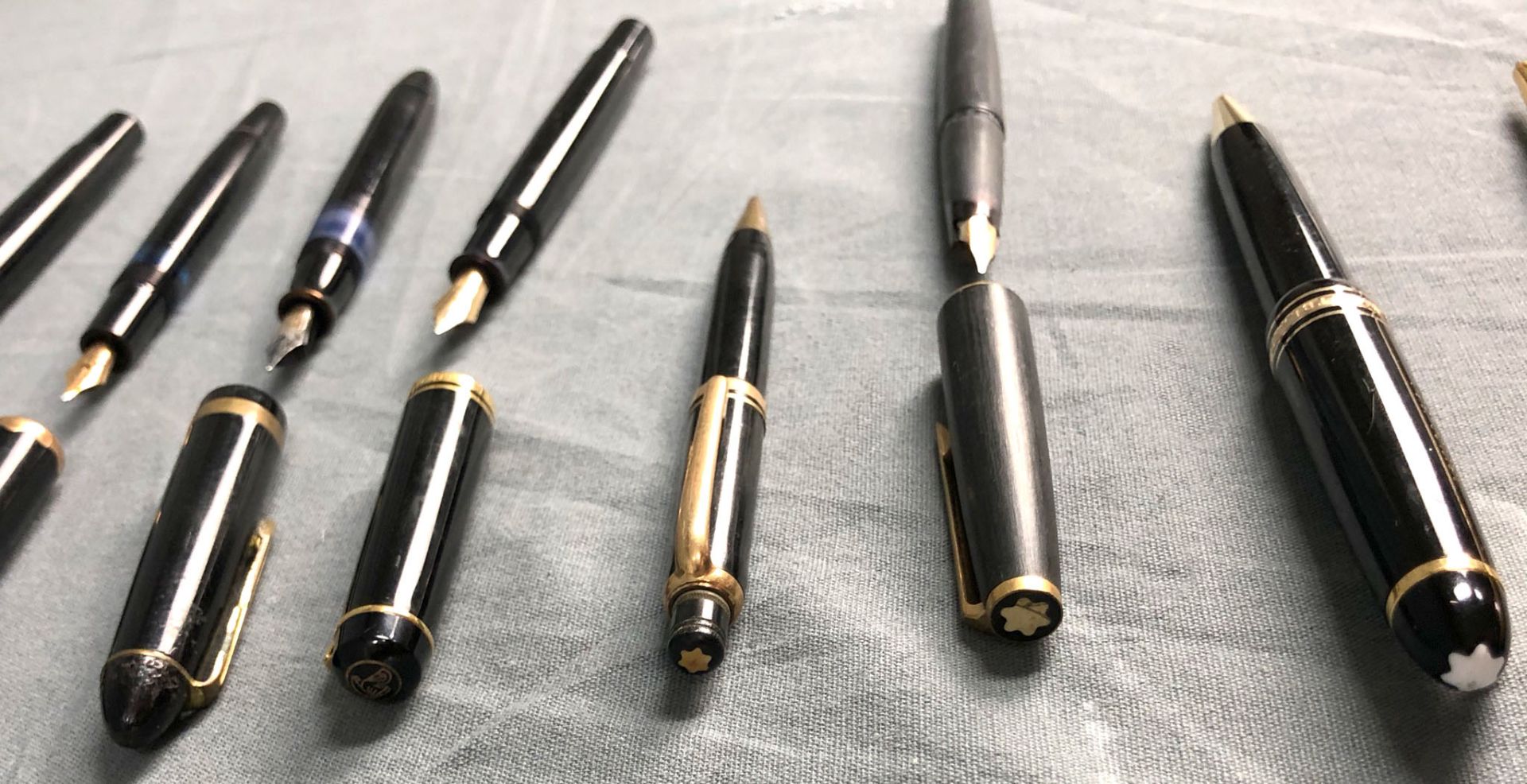 Piston fountain pens, ballpoint pens, some Montblanc, some gold nib. - Image 16 of 25