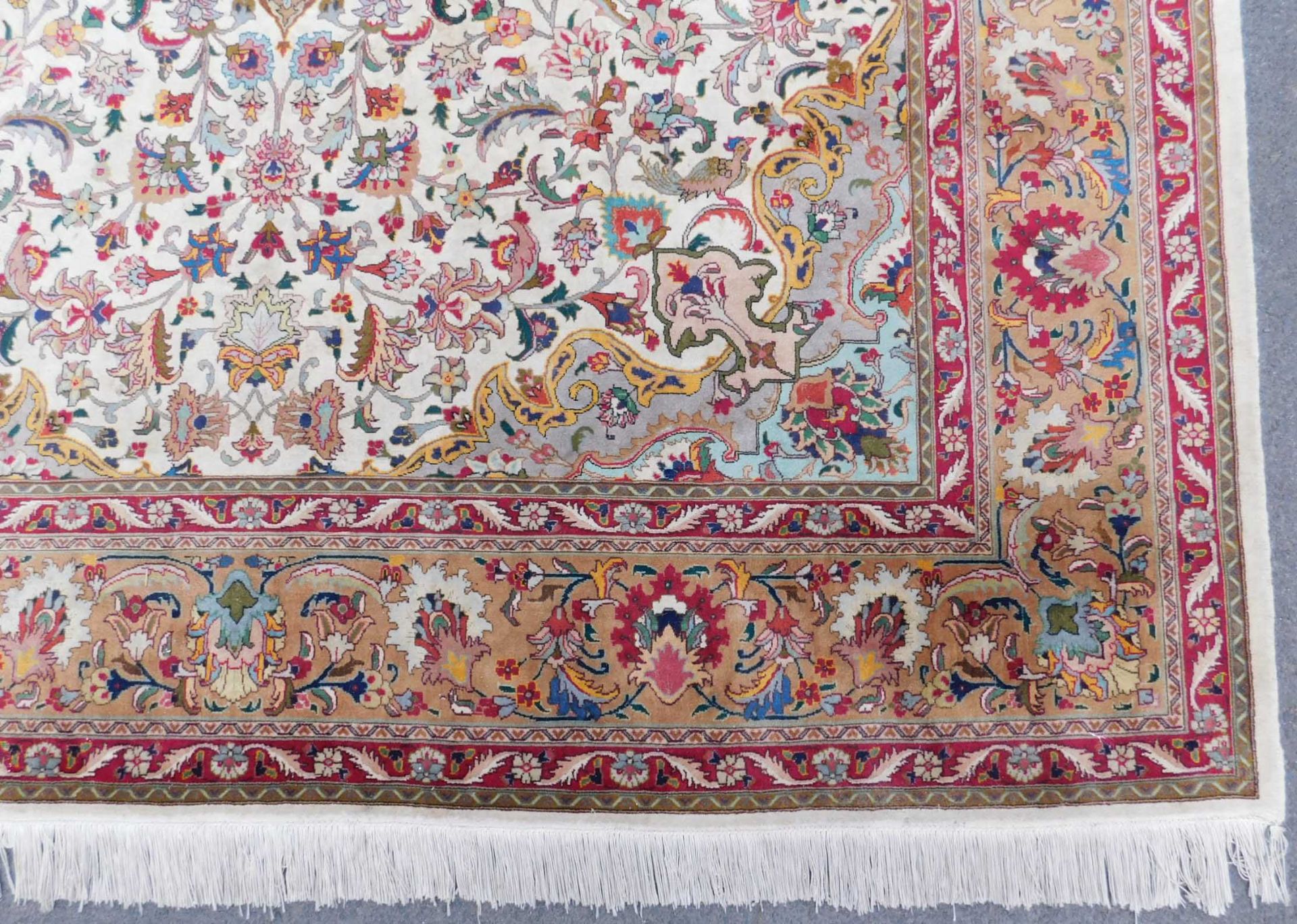 Tabriz Persian carpet. Iran. Very fine weave. - Bild 4 aus 10
