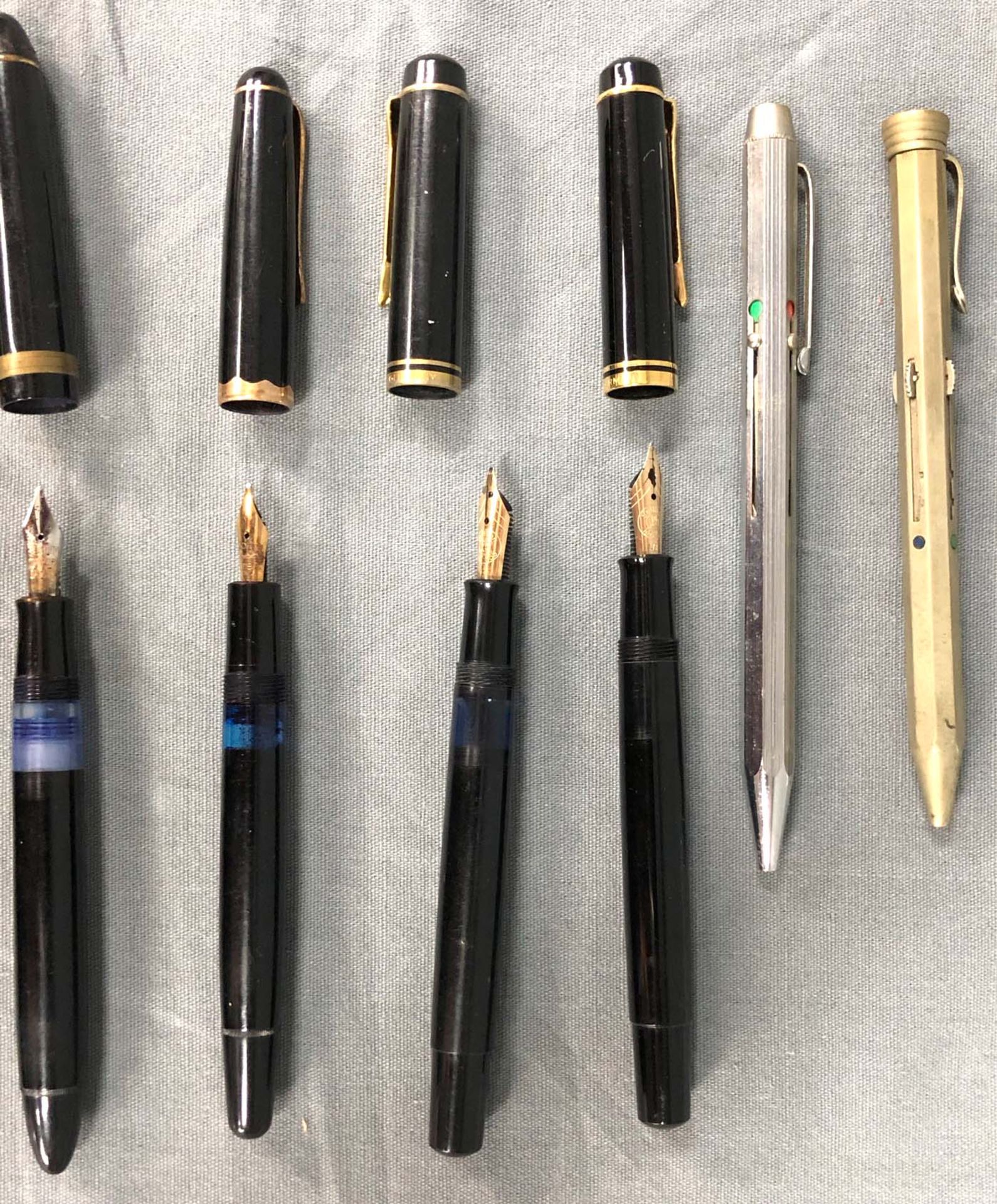 Piston fountain pens, ballpoint pens, some Montblanc, some gold nib. - Image 8 of 25