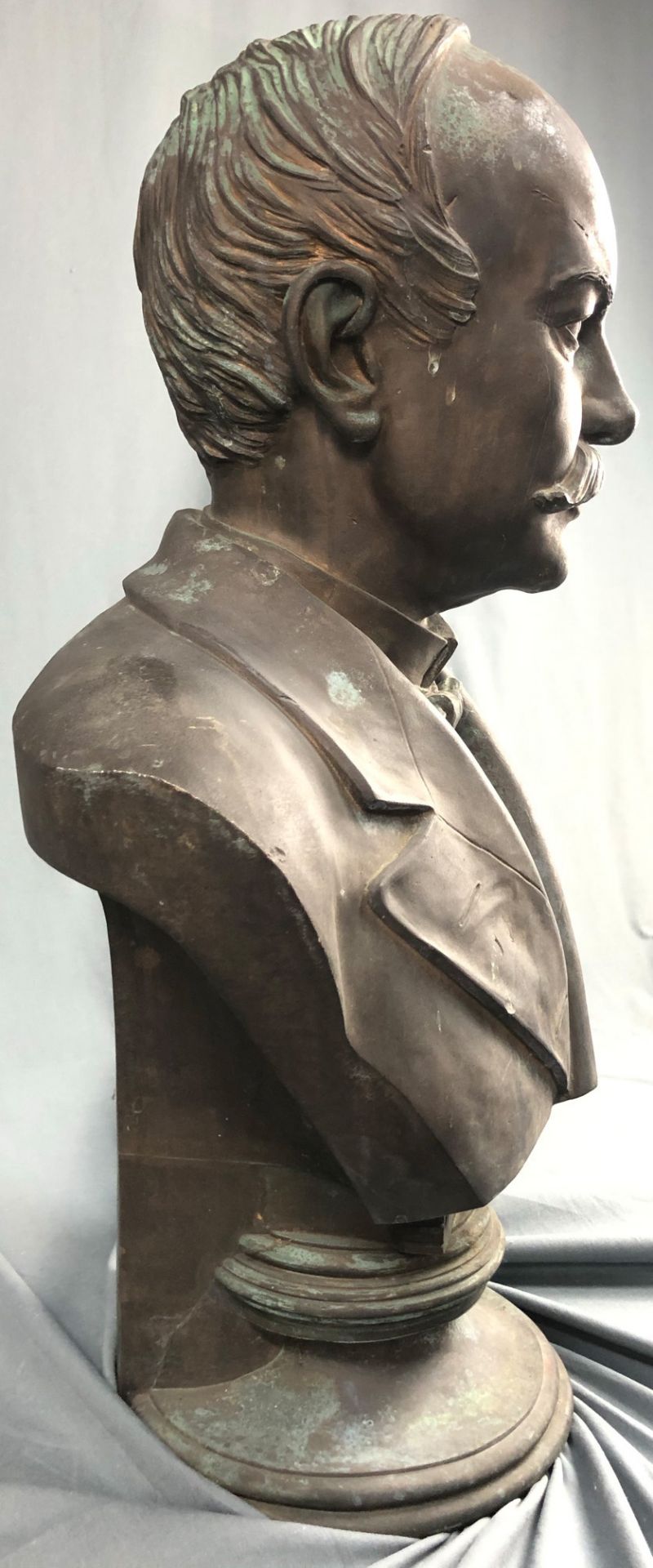 A. E. RUMPF (XIX). Bust of a gentleman. Bronze. '' 1886 ''. - Image 8 of 11