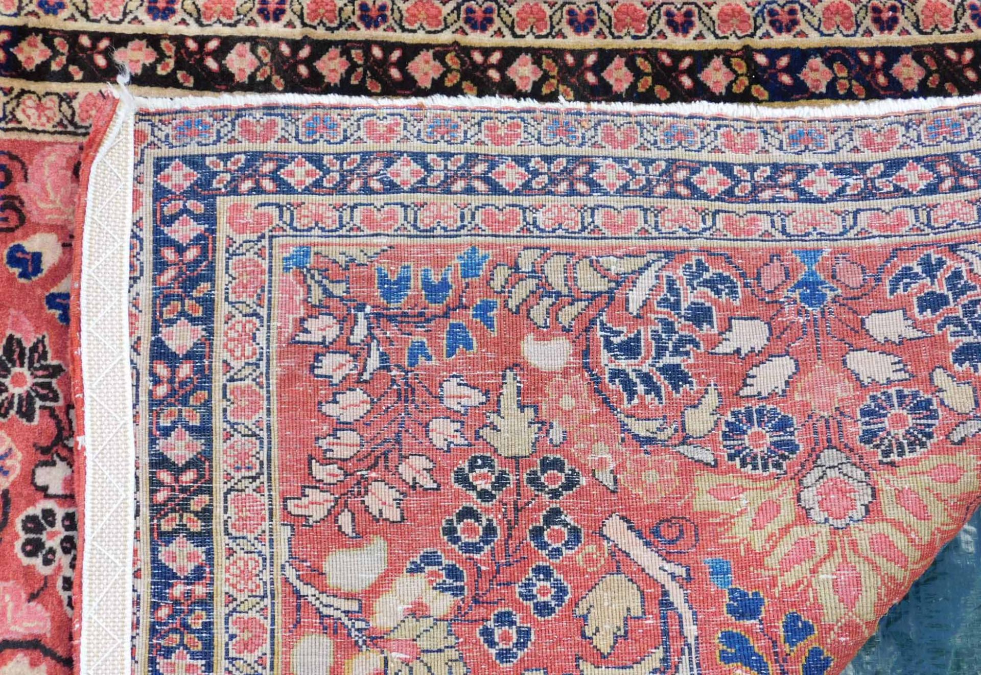 Mohajaran Saruk Persian carpet. Iran, about 80 - 110 years old. - Image 4 of 6