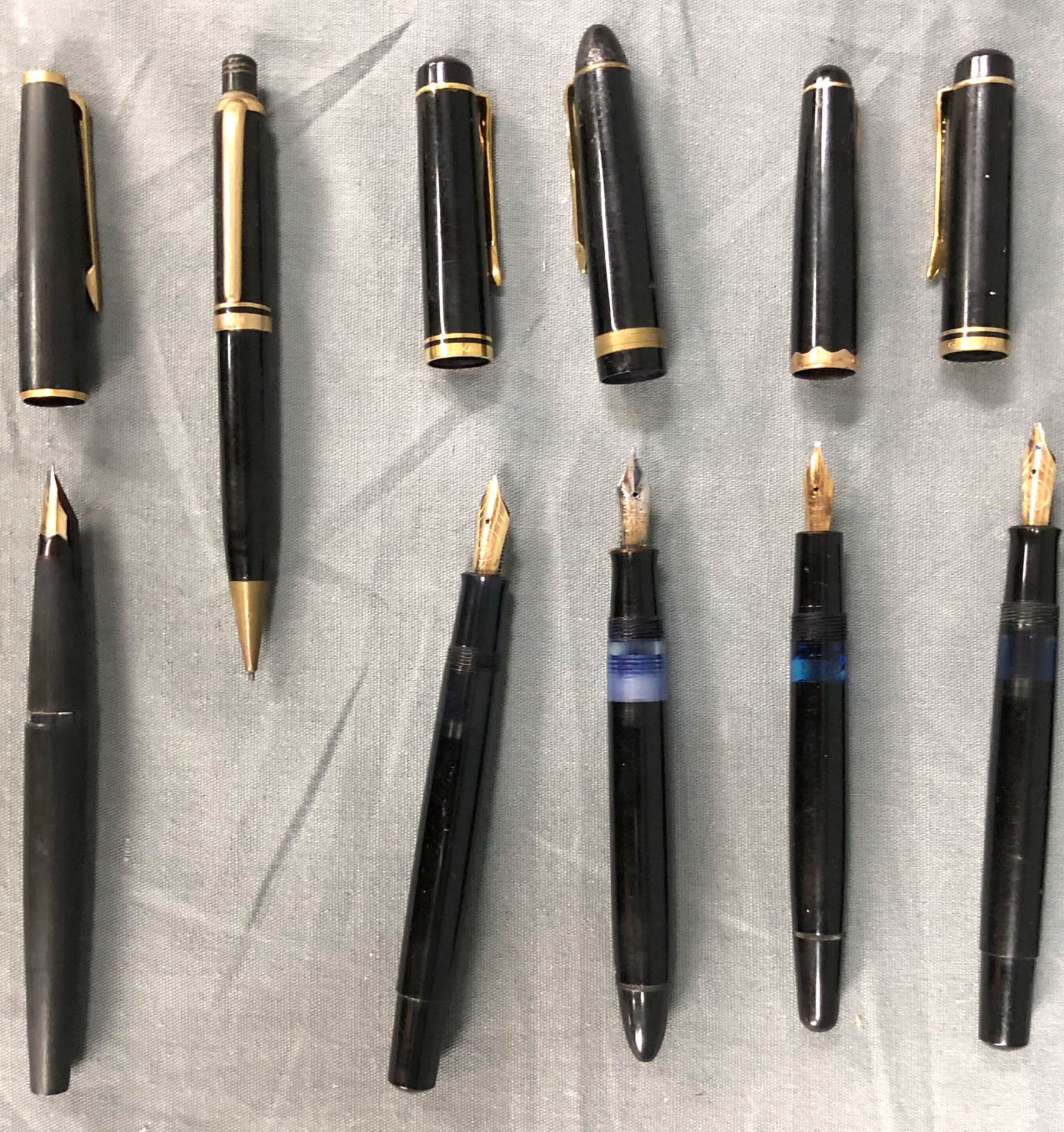 Piston fountain pens, ballpoint pens, some Montblanc, some gold nib. - Image 7 of 25