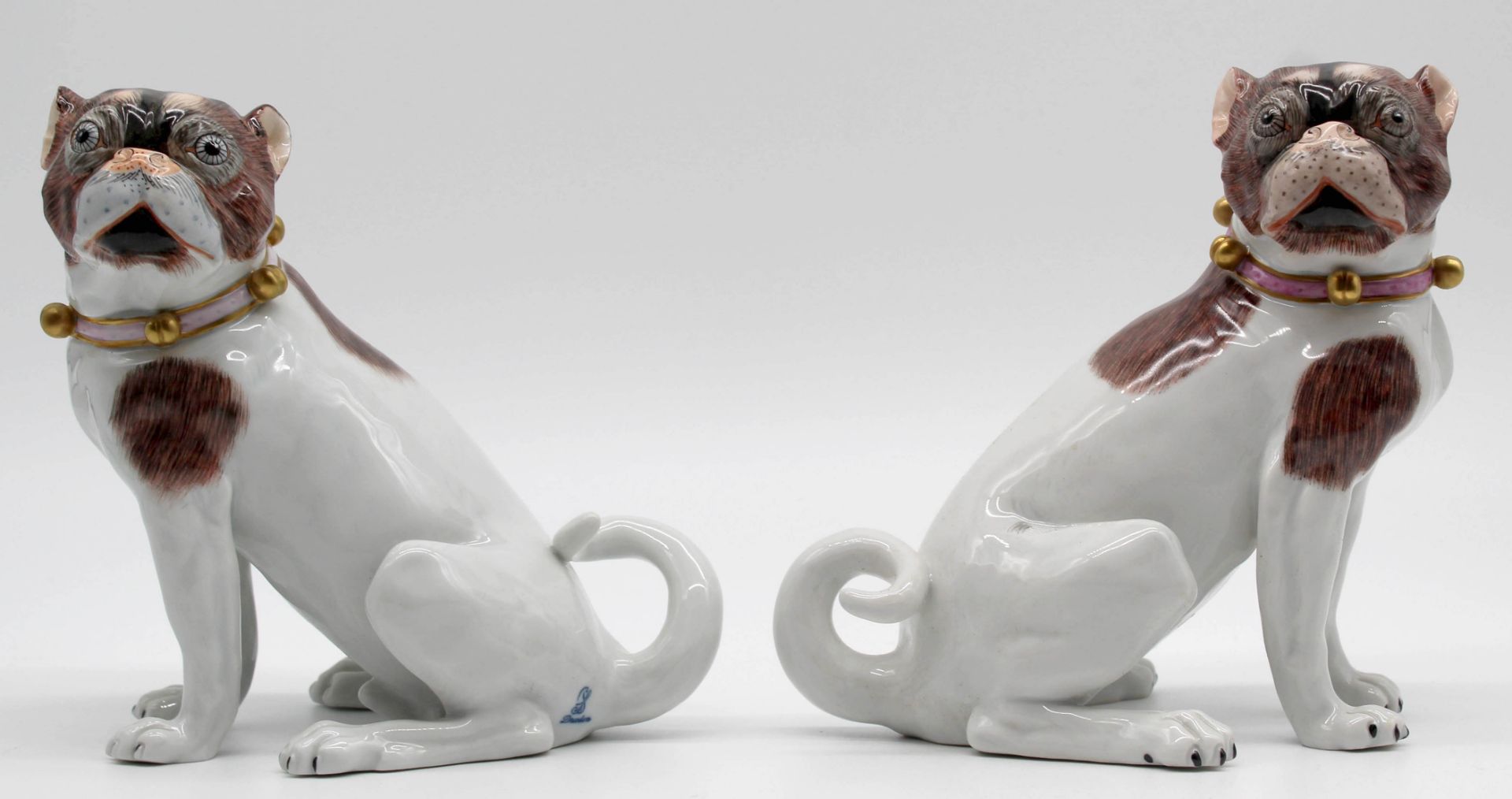 Dresden porcelain. 2 figures. Pug. Each 17.5 cm high. - Image 5 of 12