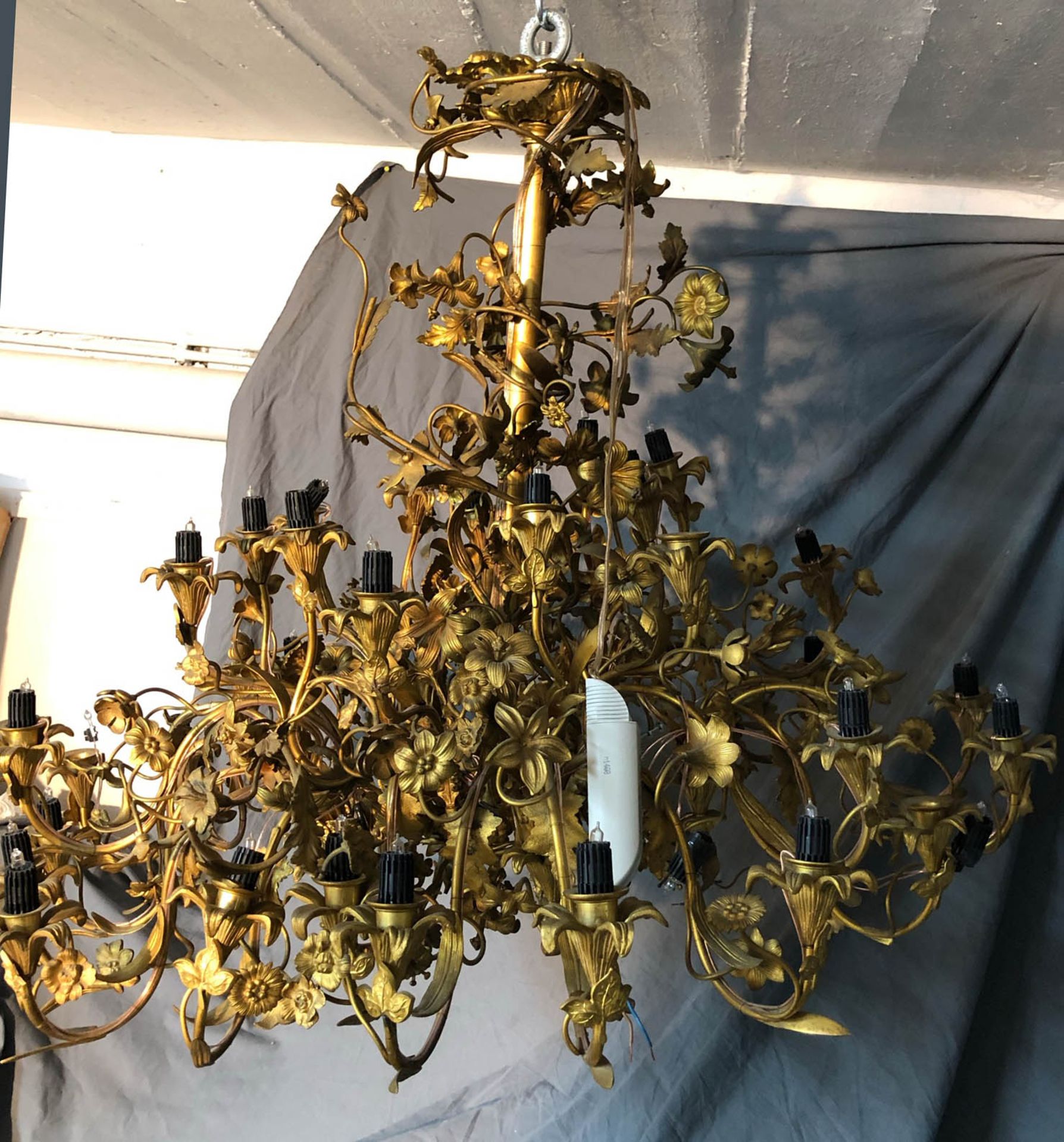 Ceiling chandelier. Probably gilded bronze. - Bild 10 aus 16