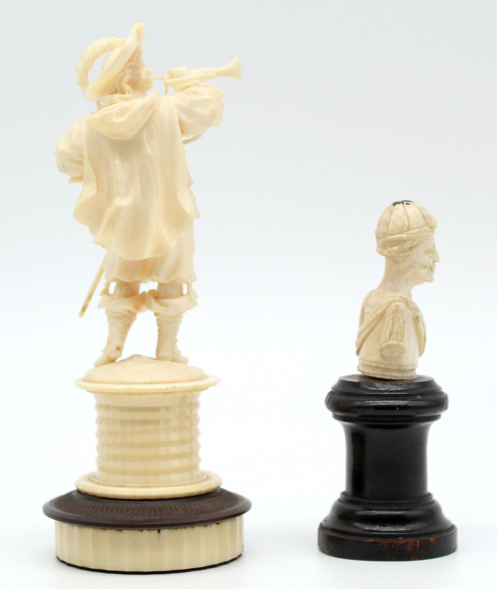 2 figures, ivory around 1900. Probably Erbach. Herald? - Image 6 of 13