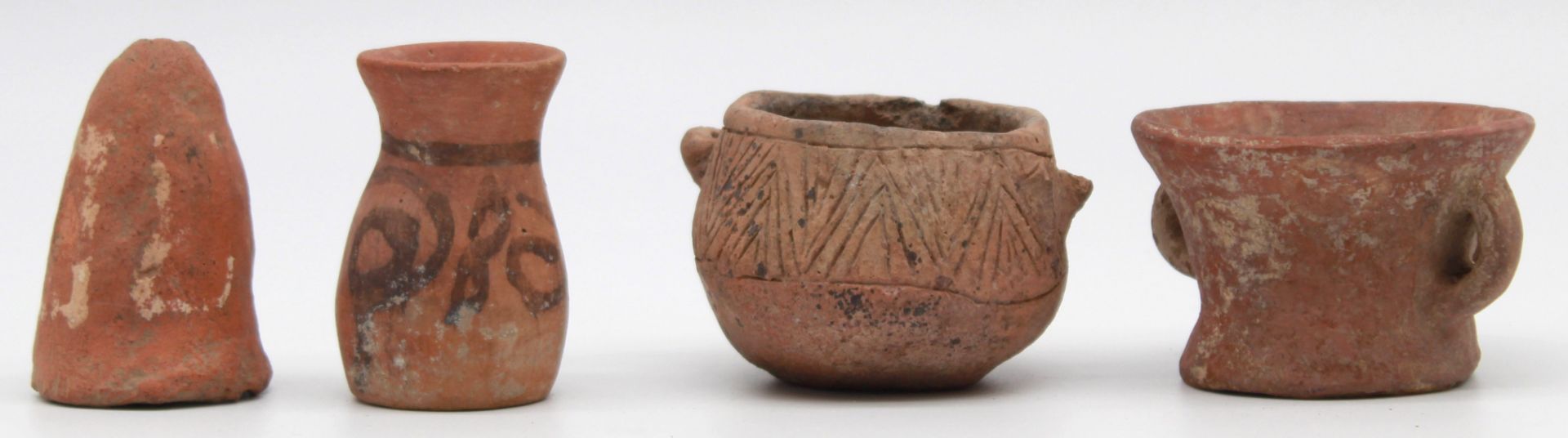 4 ceramics and a figure wood. Probably West Africa, Sahara. - Bild 8 aus 14
