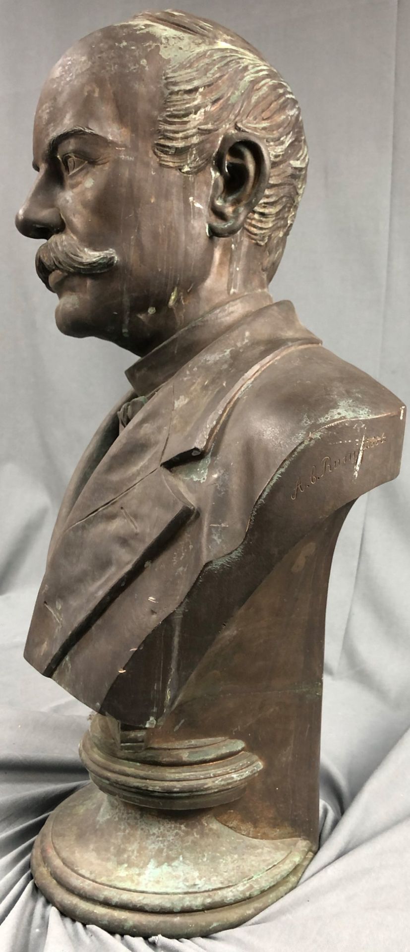 A. E. RUMPF (XIX). Bust of a gentleman. Bronze. '' 1886 ''. - Image 6 of 11