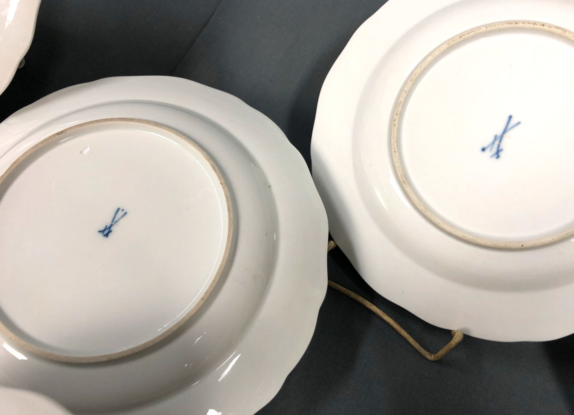 7 Meissen plates. Different decors. Partly with sanding marks. - Image 14 of 18