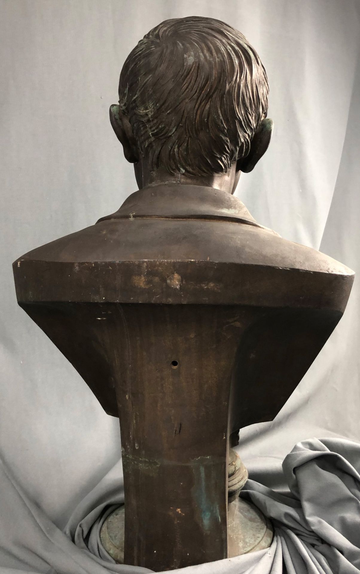 A. E. RUMPF (XIX). Bust of a gentleman. Bronze. '' 1886 ''. - Image 5 of 11