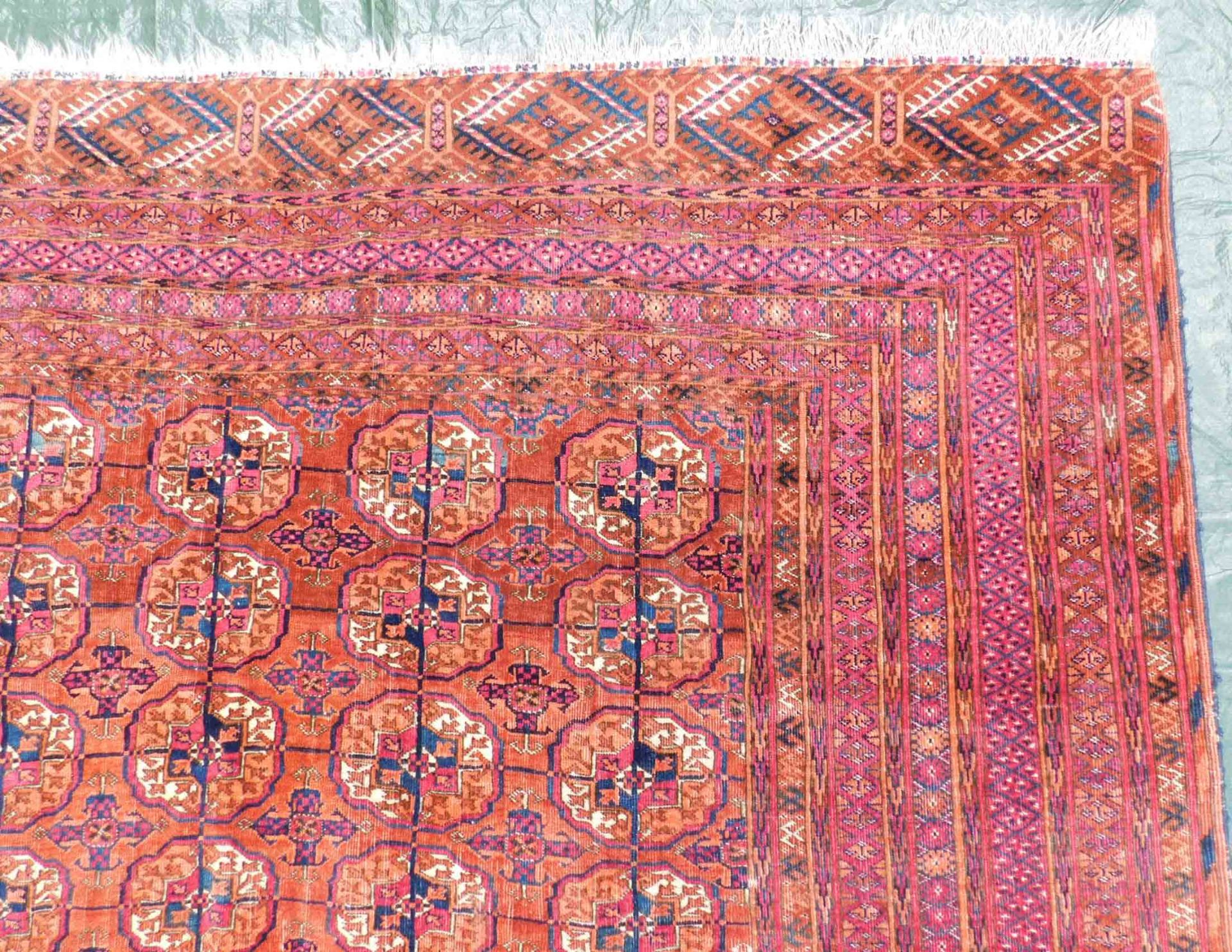 Tekke main carpet. Turkmenistan. Around 80 - 120 years old. - Image 6 of 10