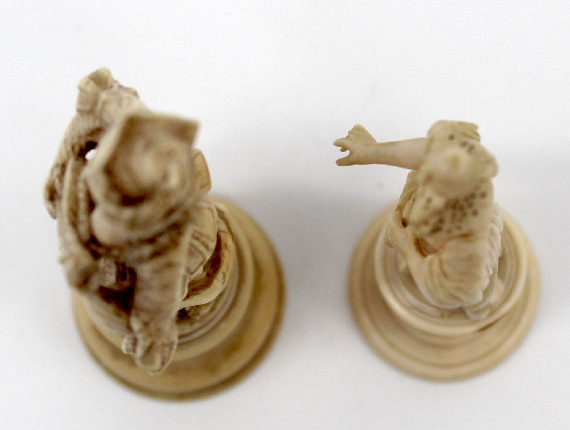 2 ladies figures ivory around 1900. Probably Erbach. - Image 6 of 10