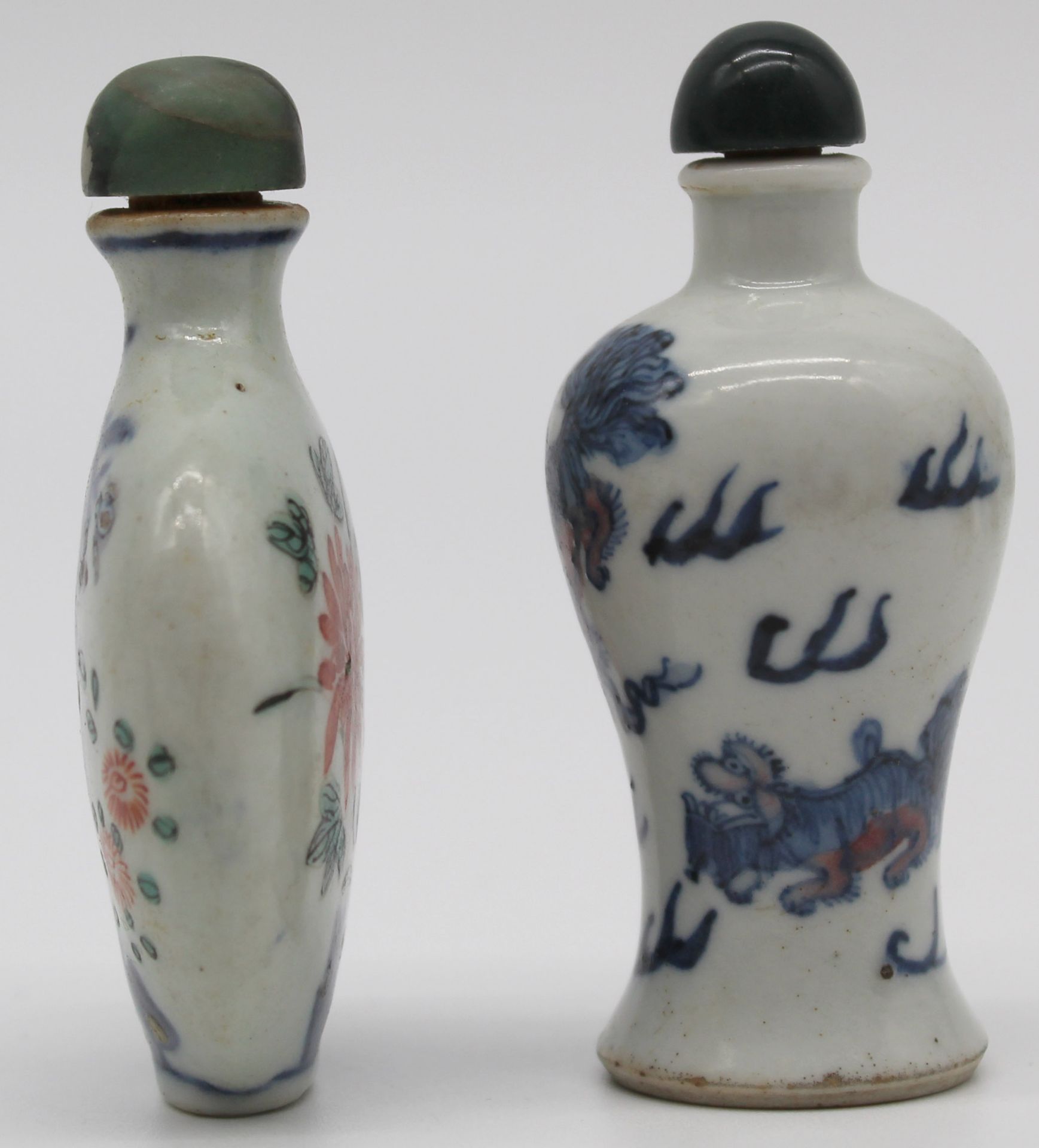 10 porcelain snuff bottles / dispeners. Probably China old. - Image 19 of 31