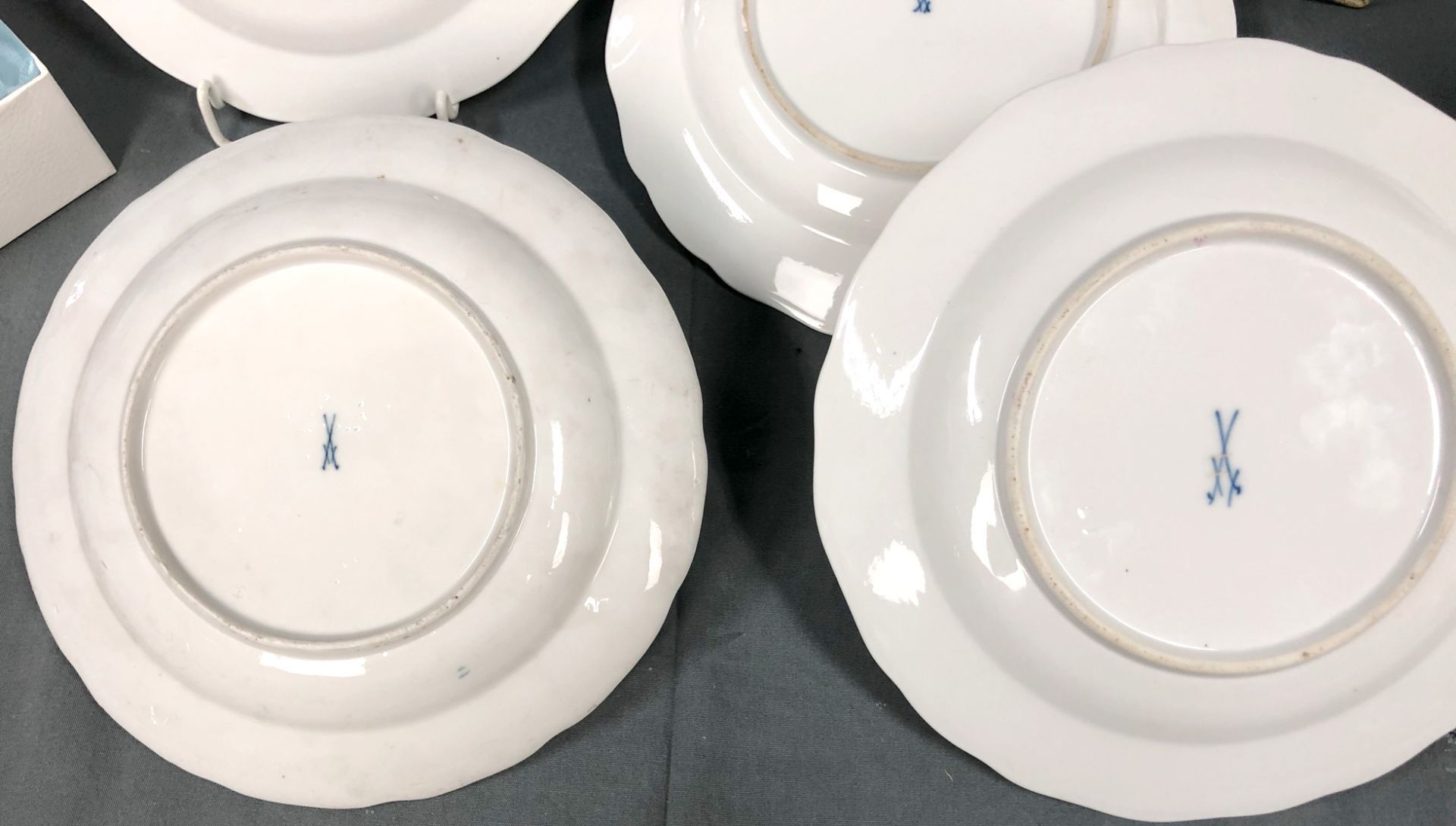 7 Meissen plates. Different decors. Partly with sanding marks. - Image 12 of 18