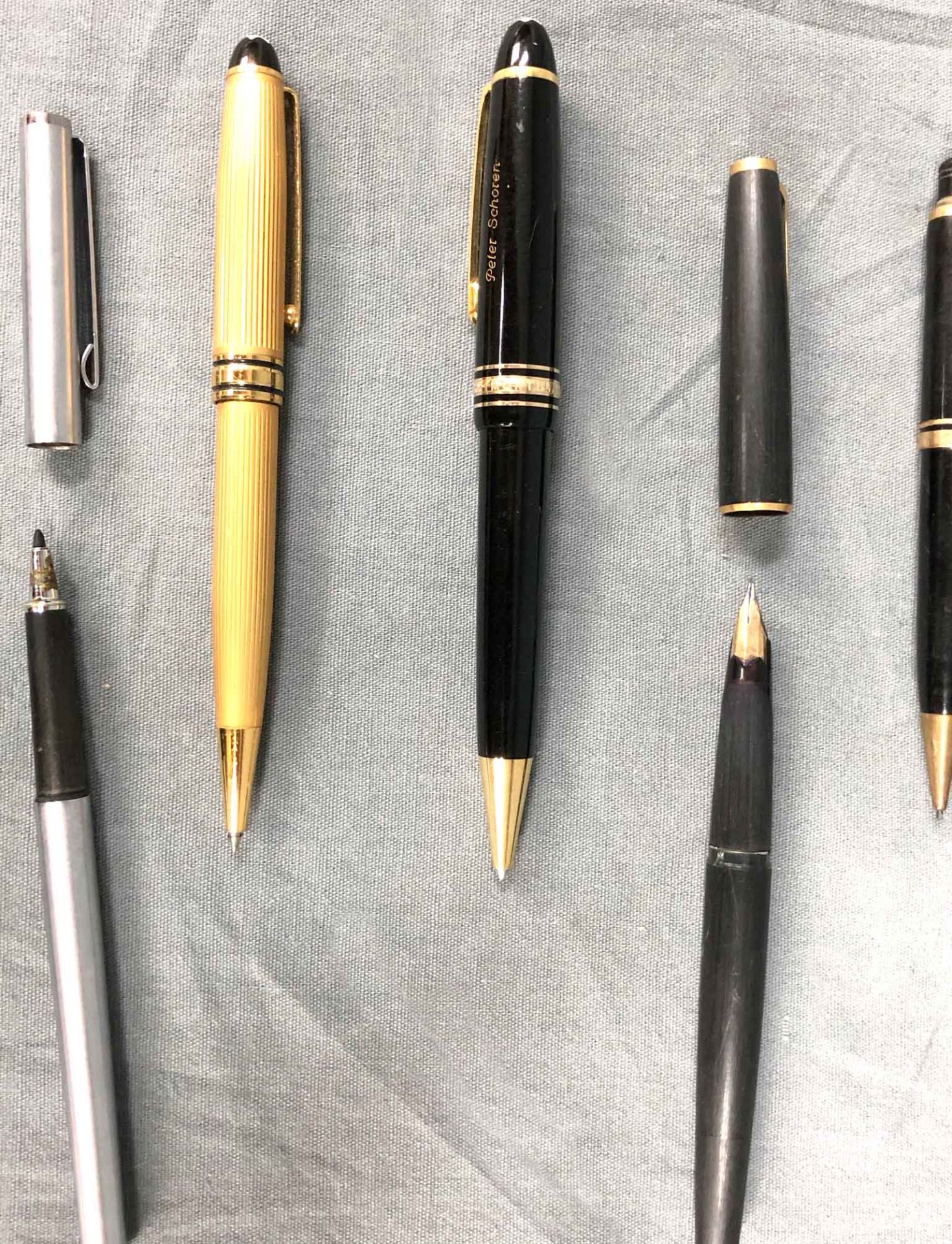 Piston fountain pens, ballpoint pens, some Montblanc, some gold nib. - Image 6 of 25