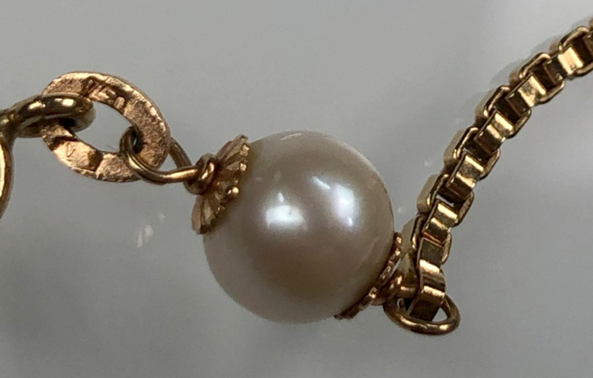 Necklace. Yellow gold 750 with cultured pearls. Gross 27.1 grams. - Image 7 of 10