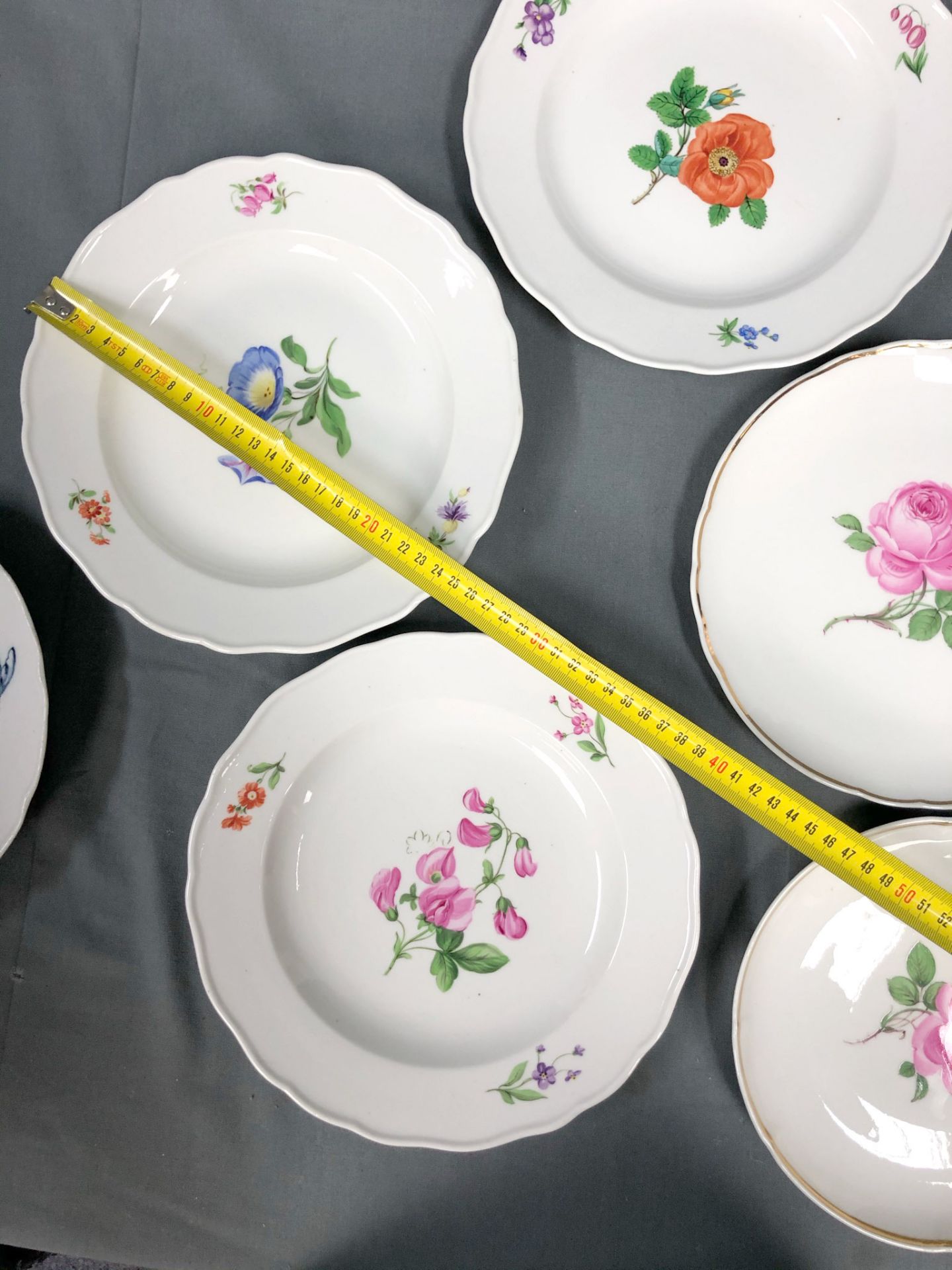 7 Meissen plates. Different decors. Partly with sanding marks. - Image 5 of 18