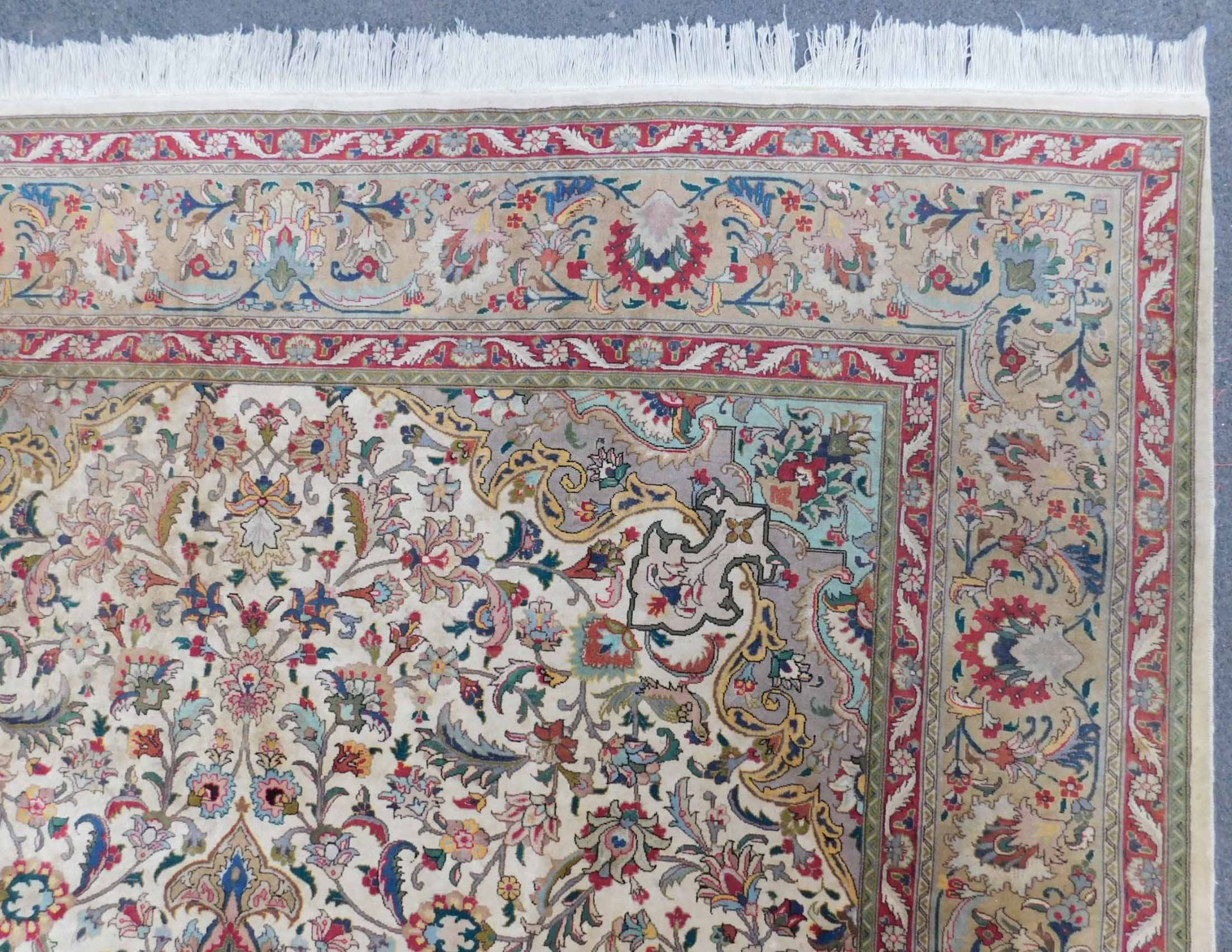 Tabriz Persian carpet. Iran. Very fine weave. - Bild 9 aus 10