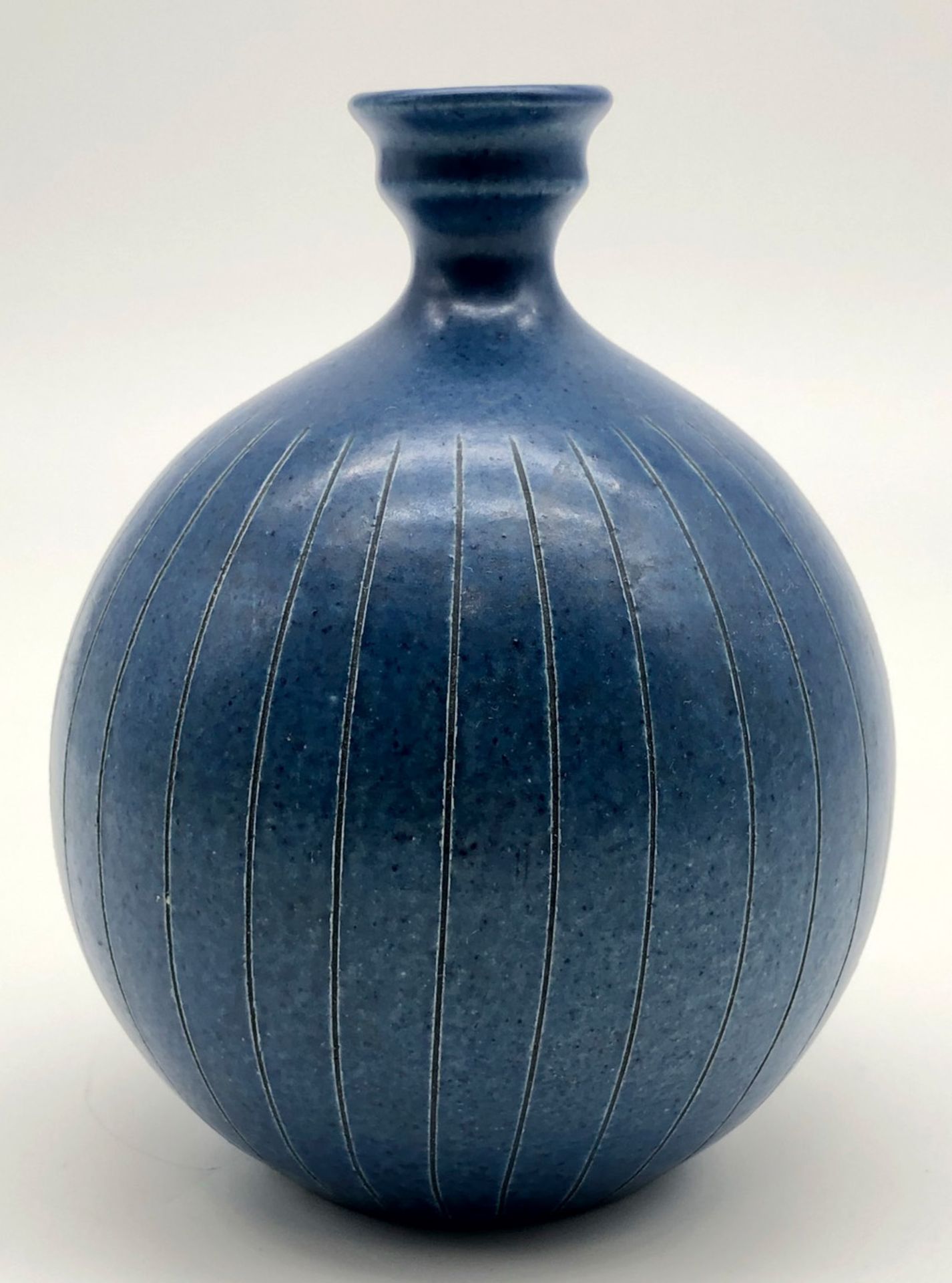 Vase. Blue glaze. Probably China, Japan, Korea. Mark. - Bild 3 aus 9