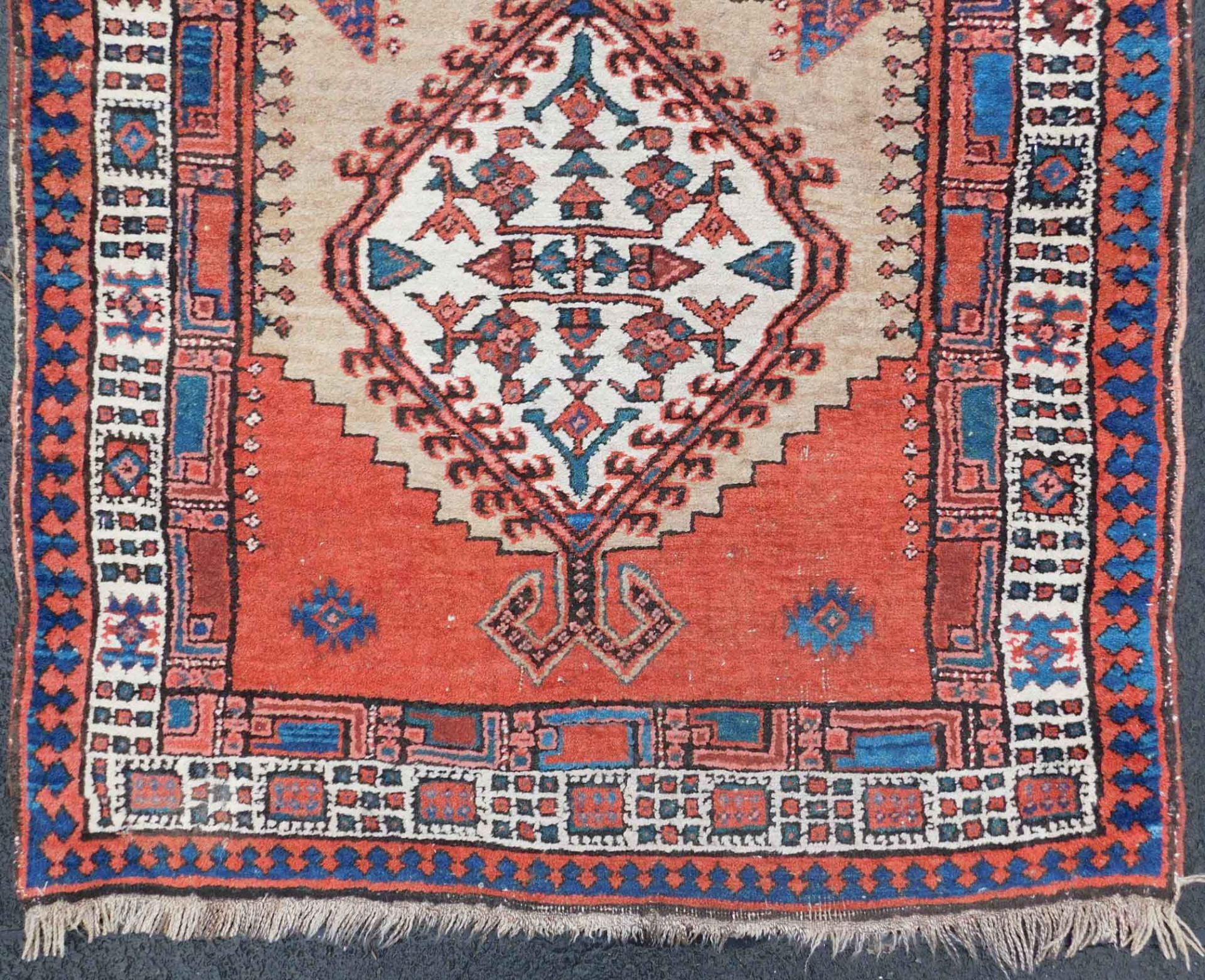 Meshkin Persian carpet. Gallery. Iran. Around 80 - 120 years old. - Bild 2 aus 6
